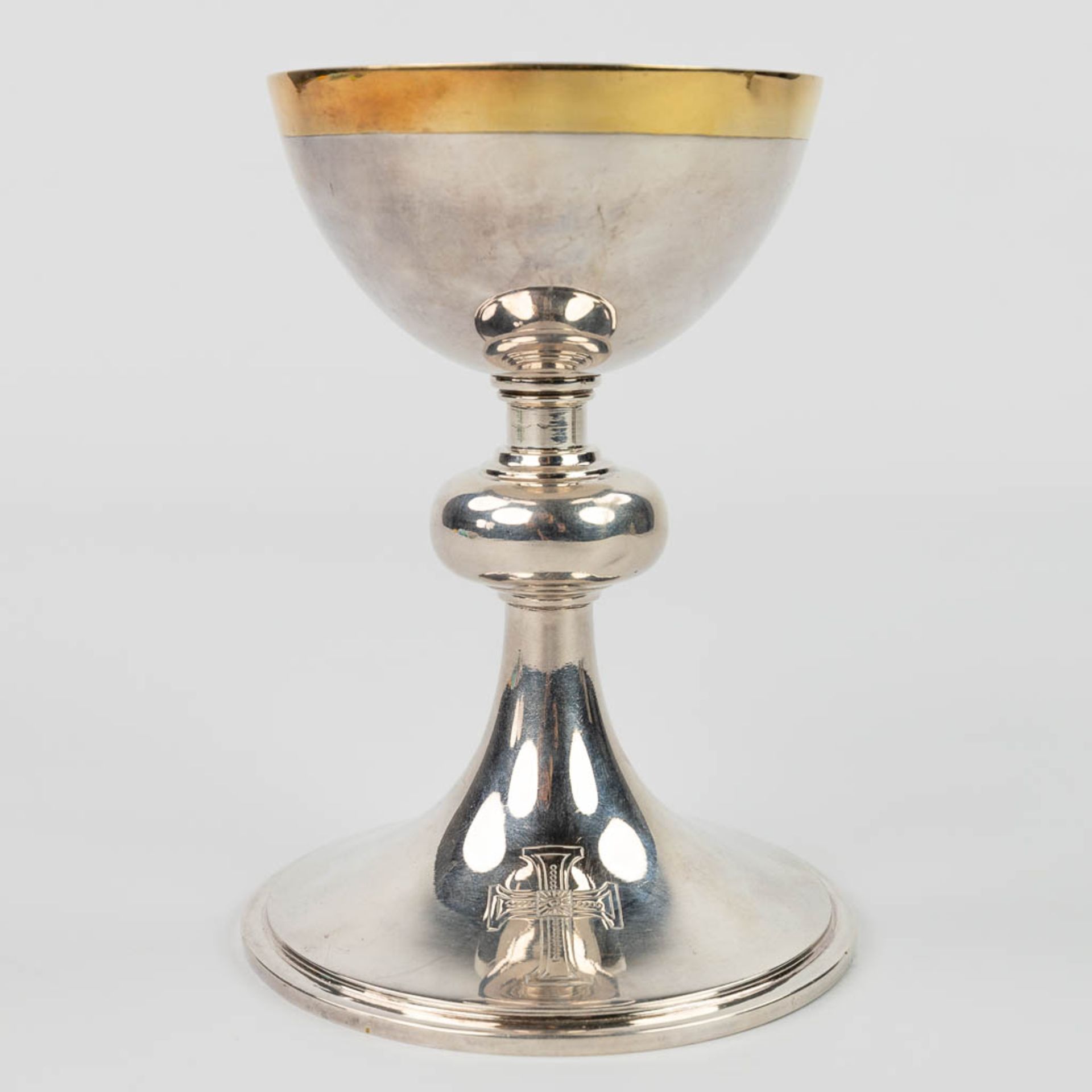 A chalice made of silver and marked Billaux Grossé, Brussels and 5 pieces of silver-plated Holy Mass - Image 12 of 13