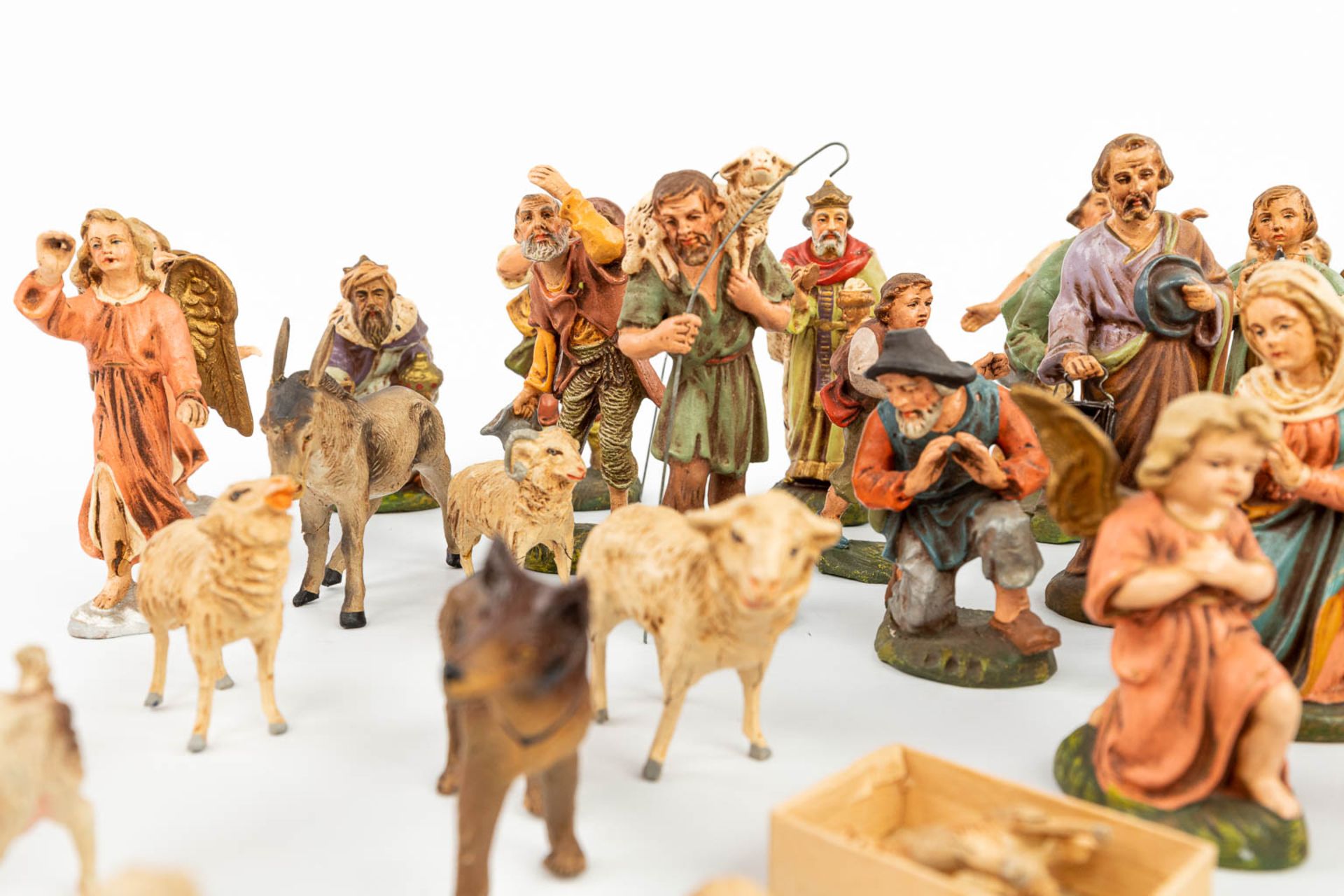 A large and extended Nativity scene with figurines and animals made of papier maché. - Image 7 of 20