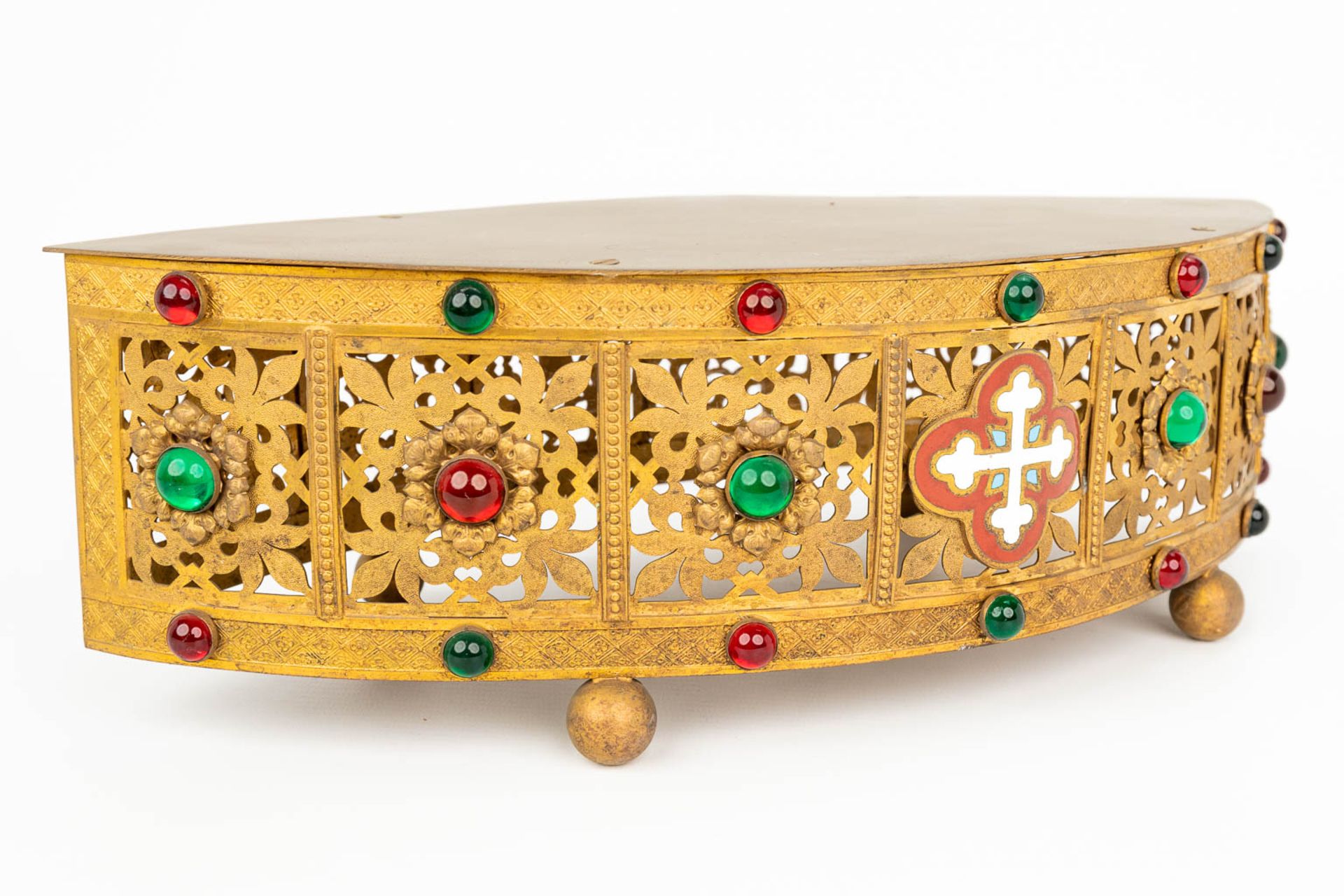 A neogothic base made of brass and decorated with cloisonné enamel and cabochons. (H:11cm) - Image 5 of 11
