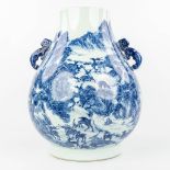 A Chinese 'Hu' vase made of porcelain with blue-white decor of '100 deer'. (H:47,5cm)