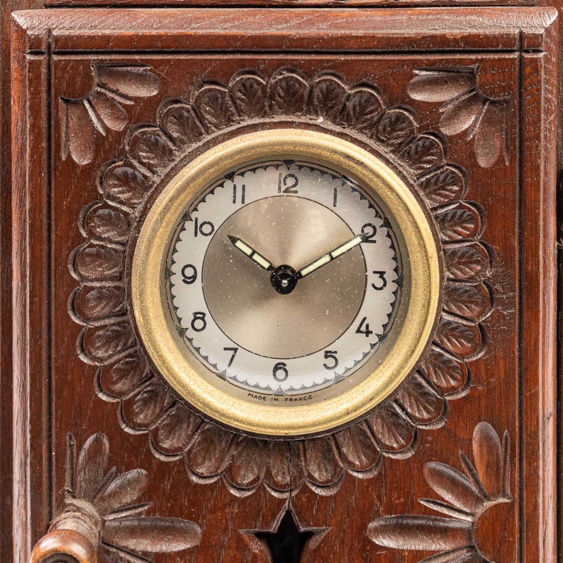 A table clock mounted in a miniature Breton cabinet. (H:35,5cm) - Image 8 of 15