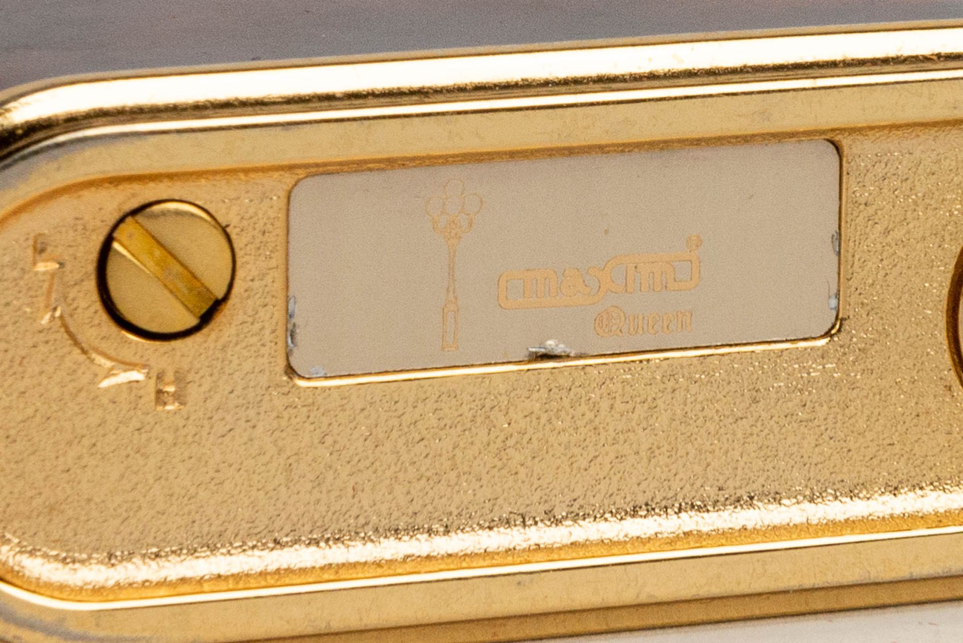 A gold-plated table lighter, decorated with tortoiseshell and marked Maxim. In working condition. (H - Image 8 of 9