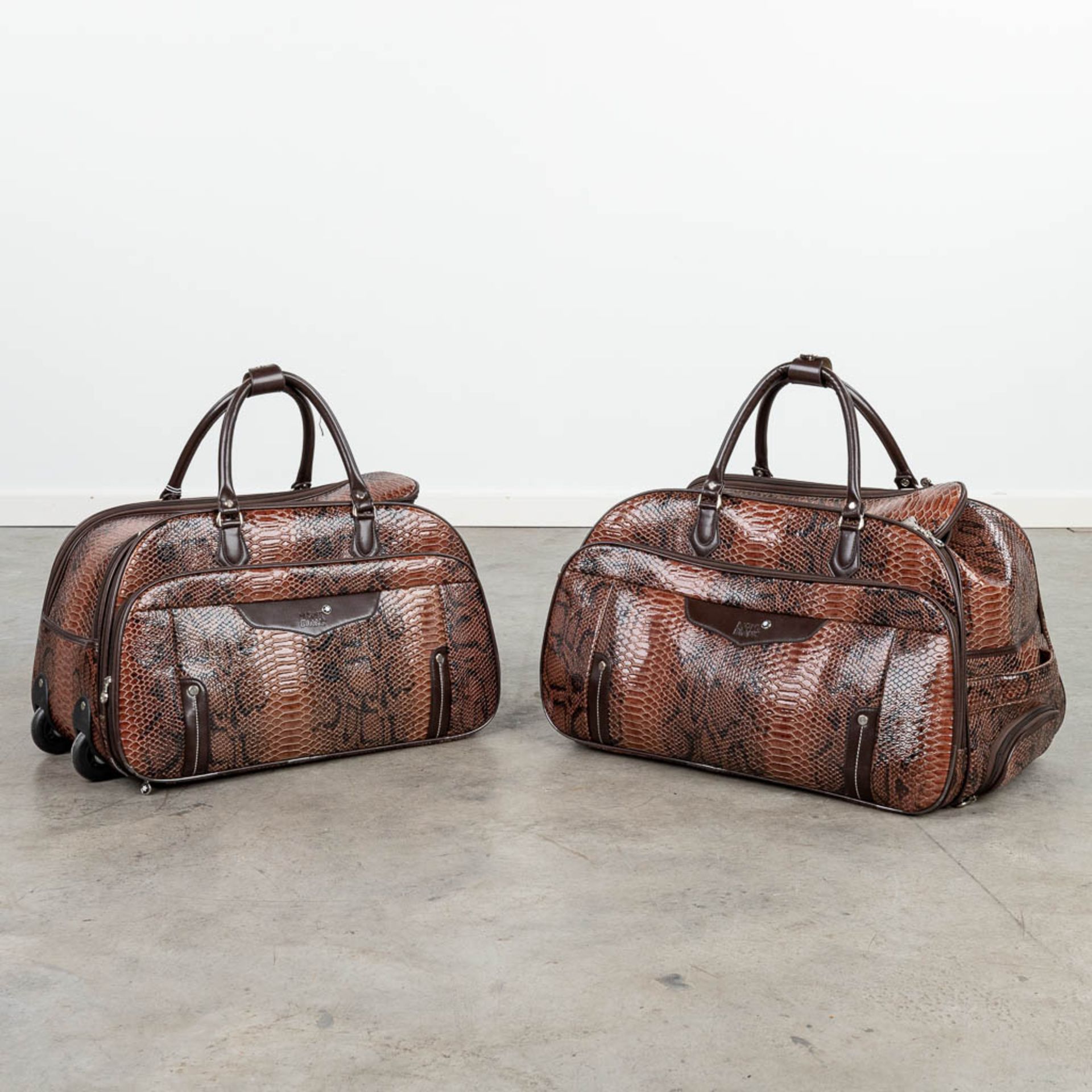 A set of 2 travel bags made of leather by Montblanc. (H:34cm)