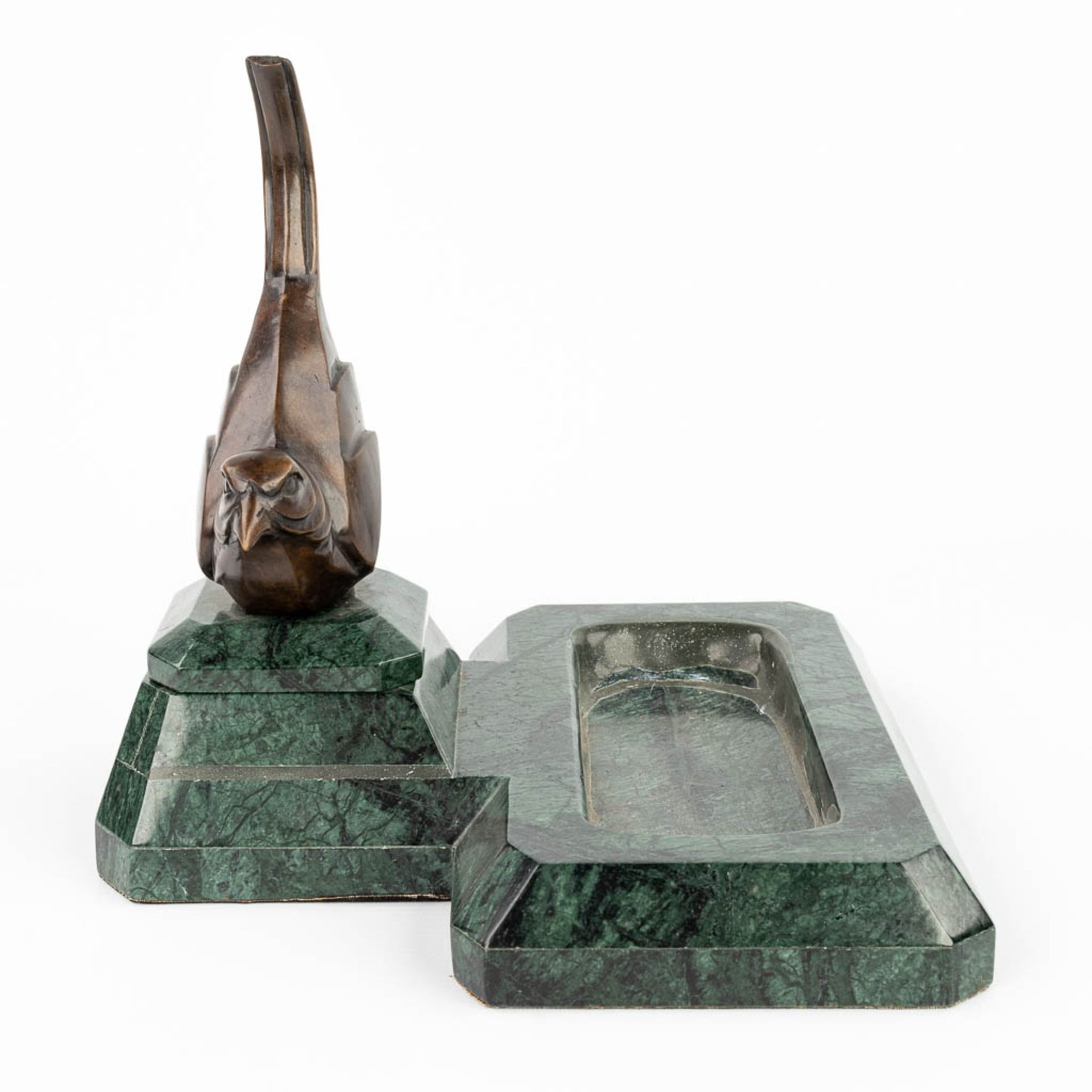 A 'Vide Poche' made of marble with a bird made of bronze in art deco style. - Image 5 of 10
