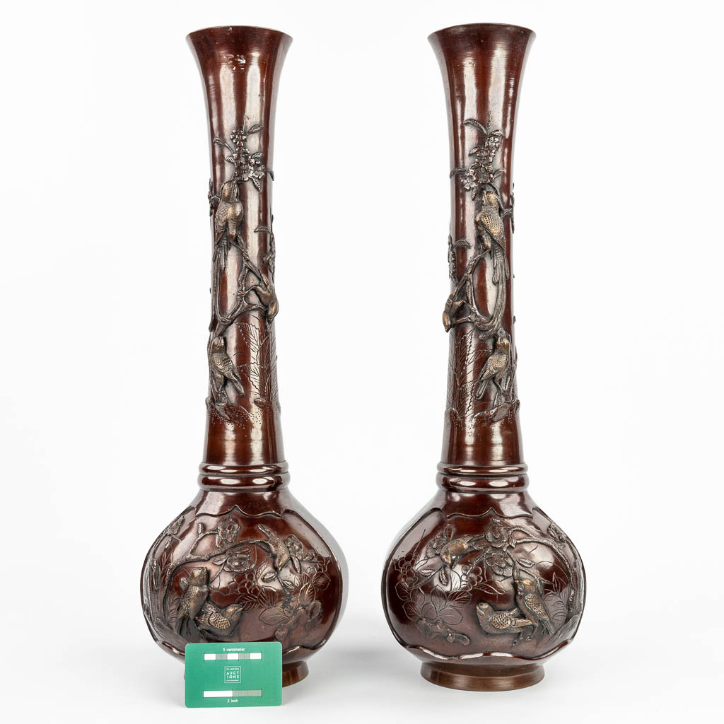 A pair of Japanese vases made of bronze. (H:61,5cm) - Image 11 of 14