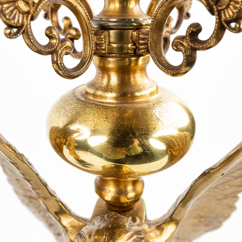 A pair of table lamps in the shape of an eagle made of gilt bronze in Hollywood Regency style. (H:71 - Image 6 of 9