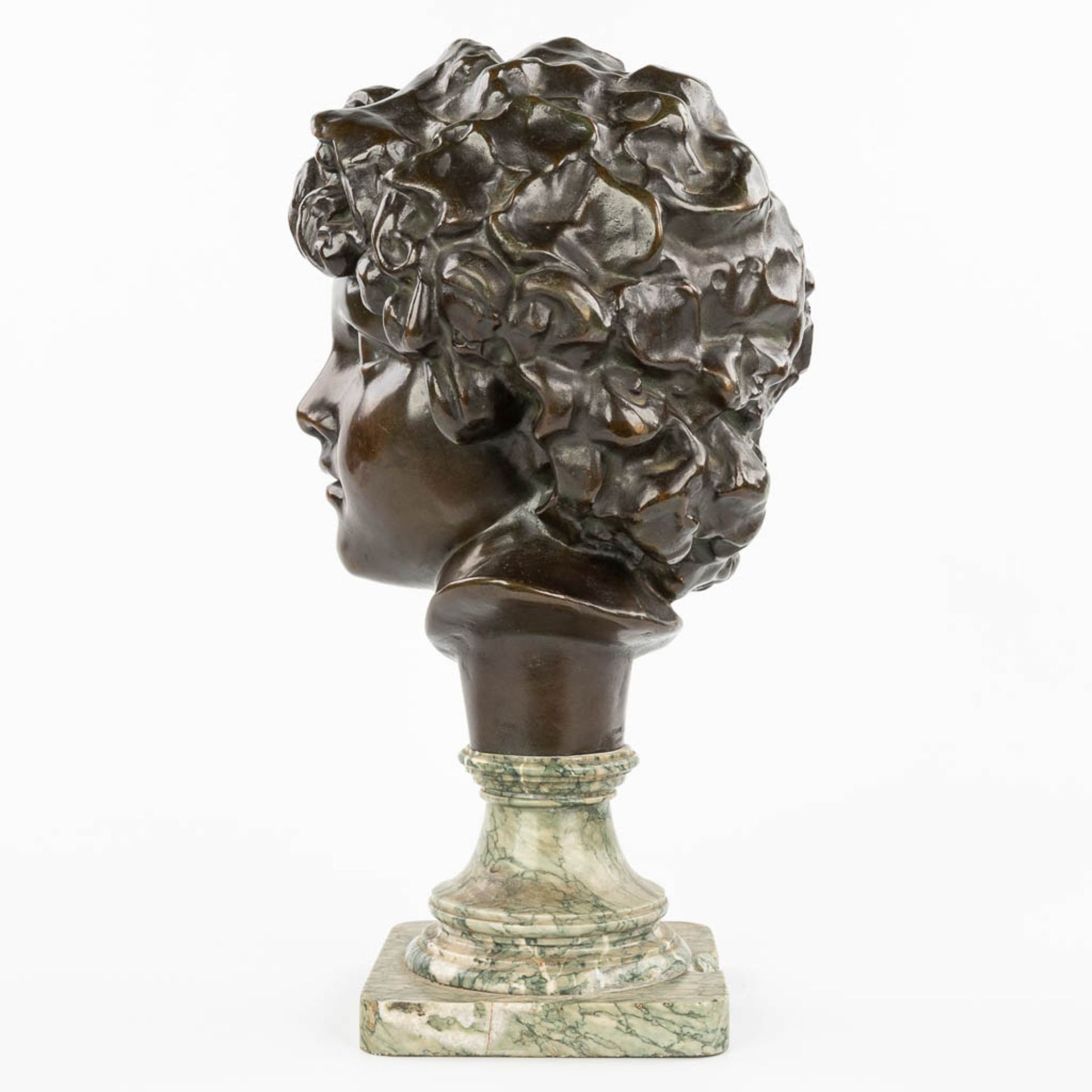 A bronze head of a young man, mounted on a marble base. Marked Peterman, Brussels. (H:40cm) - Image 5 of 11