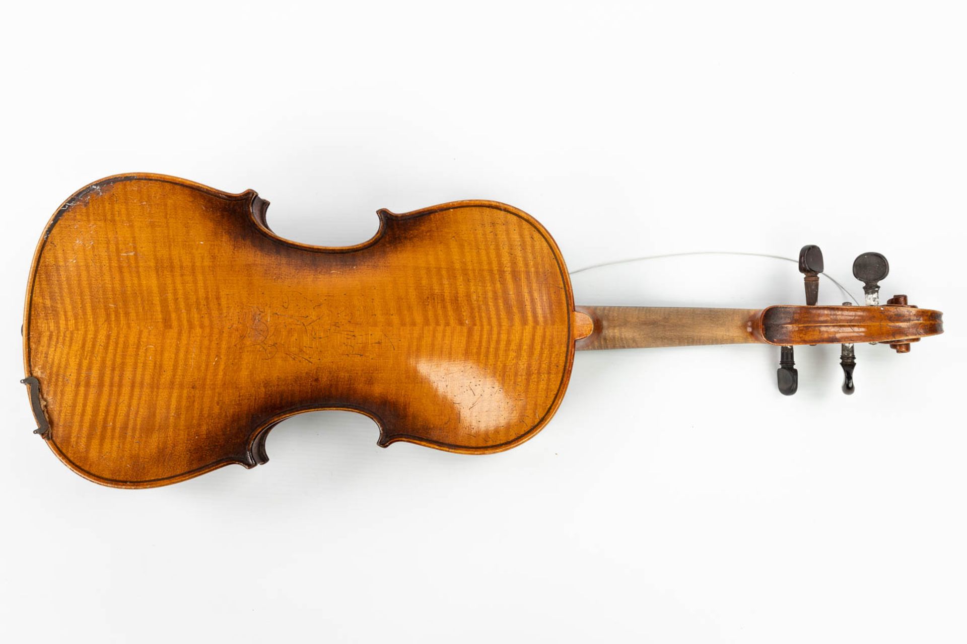 A collection of 3 musical instruments: 2 mandolines and a violin, after a model made by Stradivarius - Image 20 of 56