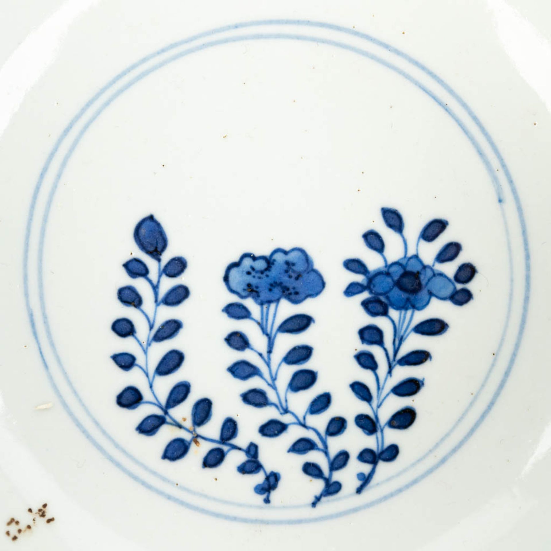 A pair of Chinese bowls made of porcelain with blue-white flower decor and marked Kangxi. (H:7,2cm) - Image 11 of 13