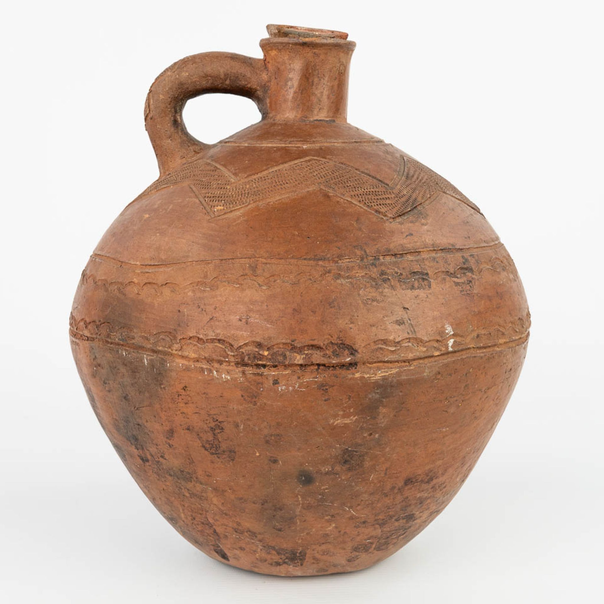 An antique jug with the original stopper made of terracotta finished with sgraffito decor. (H:32cm) - Image 11 of 12