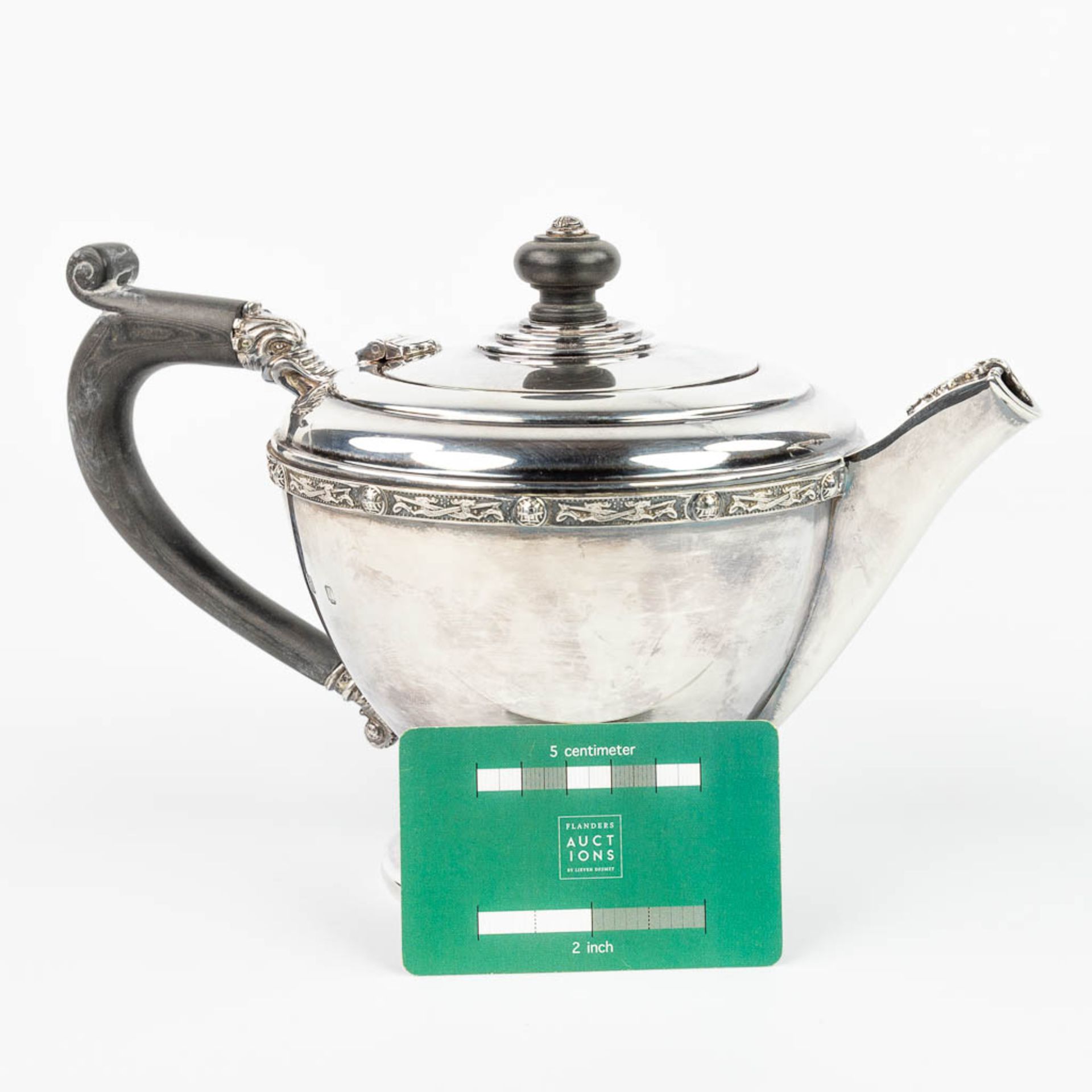 A fine silver teapot with ebony handles and made in Ireland, 1977. (H:16,5cm) - Image 2 of 18