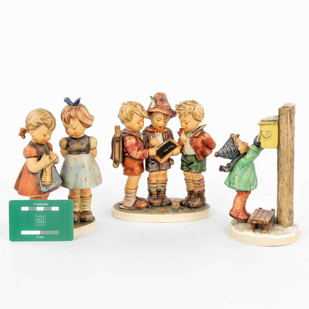 A collection of 3 statues made by Hummel. (H:19cm) - Image 3 of 17