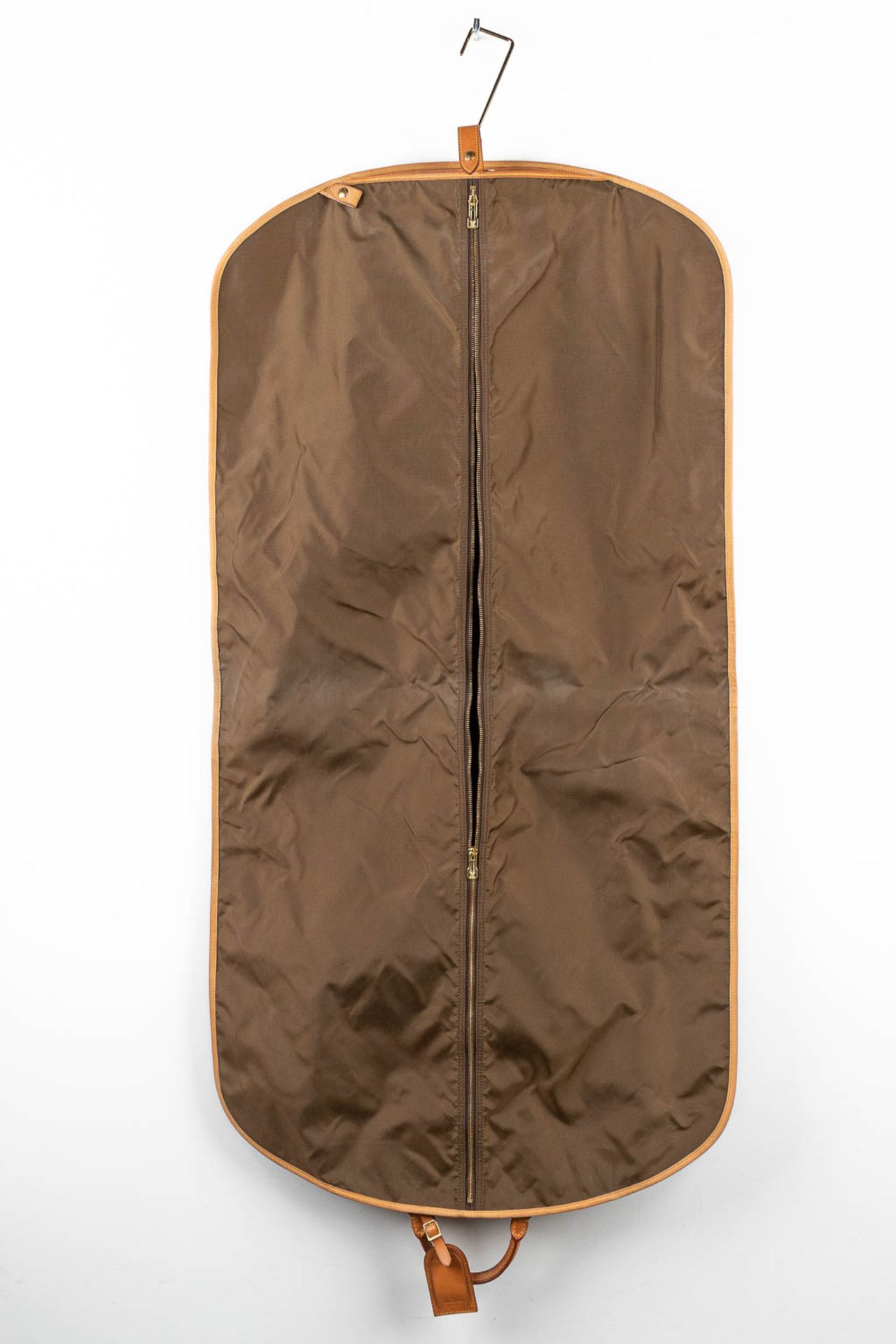 A garment suit traveller's bag made of leather by Louis Vuitton. (H:70cm) - Image 3 of 13