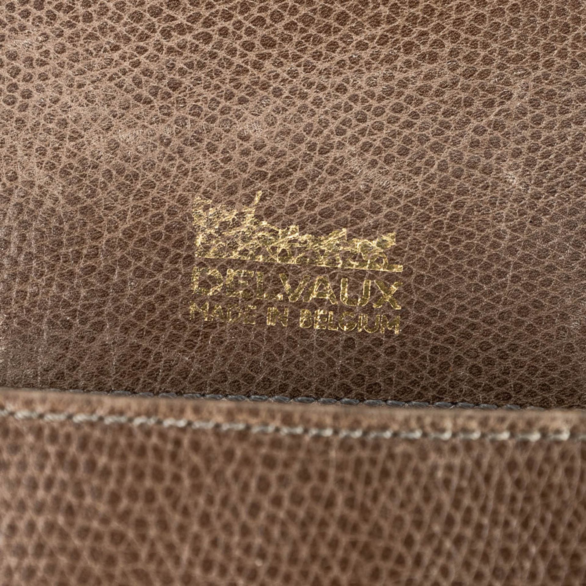 A handbag made of brown leather and marked Delvaux. (H:22cm) - Image 11 of 14