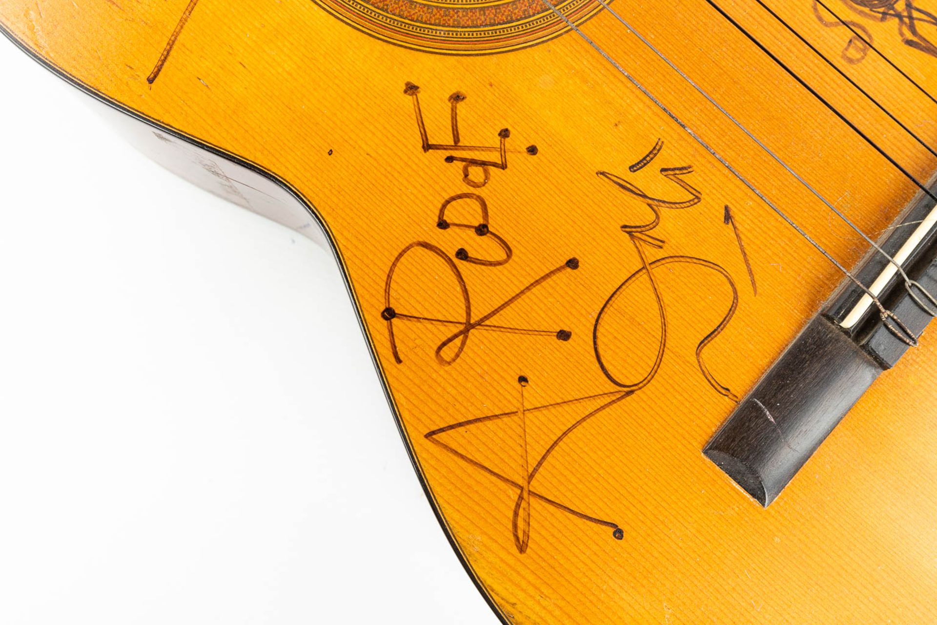 Salvador DALI (1904-1989) a signed guitar dated 1971. (H:99cm) - Image 30 of 42