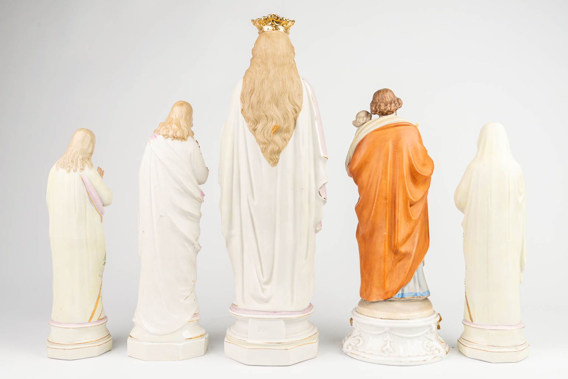 A collection of 6 pieces of polychrome bisque statues of holy figurines. (H:46cm) - Image 6 of 11
