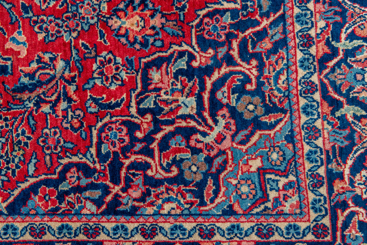 An Oriental hand-made carpet. (204 x 134 cm) - Image 3 of 5