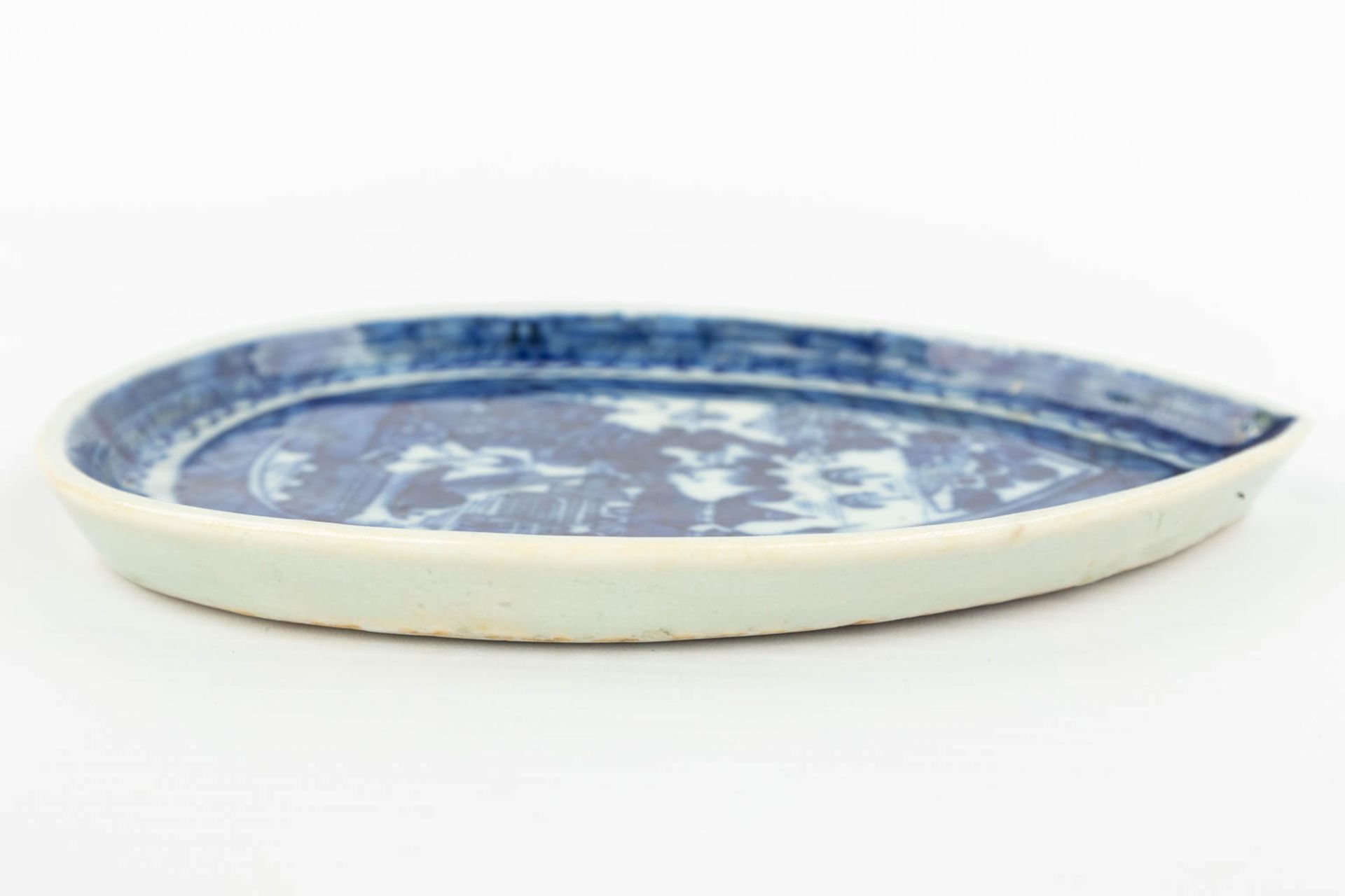 A Chinese dish made of porcelain with a blue-white landscape decor. - Image 4 of 10