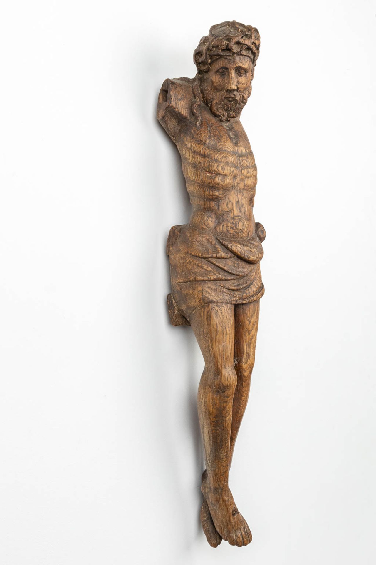 A wood sculptured corpus with a crown of thorns, 18th century. (H:76cm) - Image 2 of 10