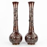 A pair of Japanese vases made of bronze. (H:61,5cm)