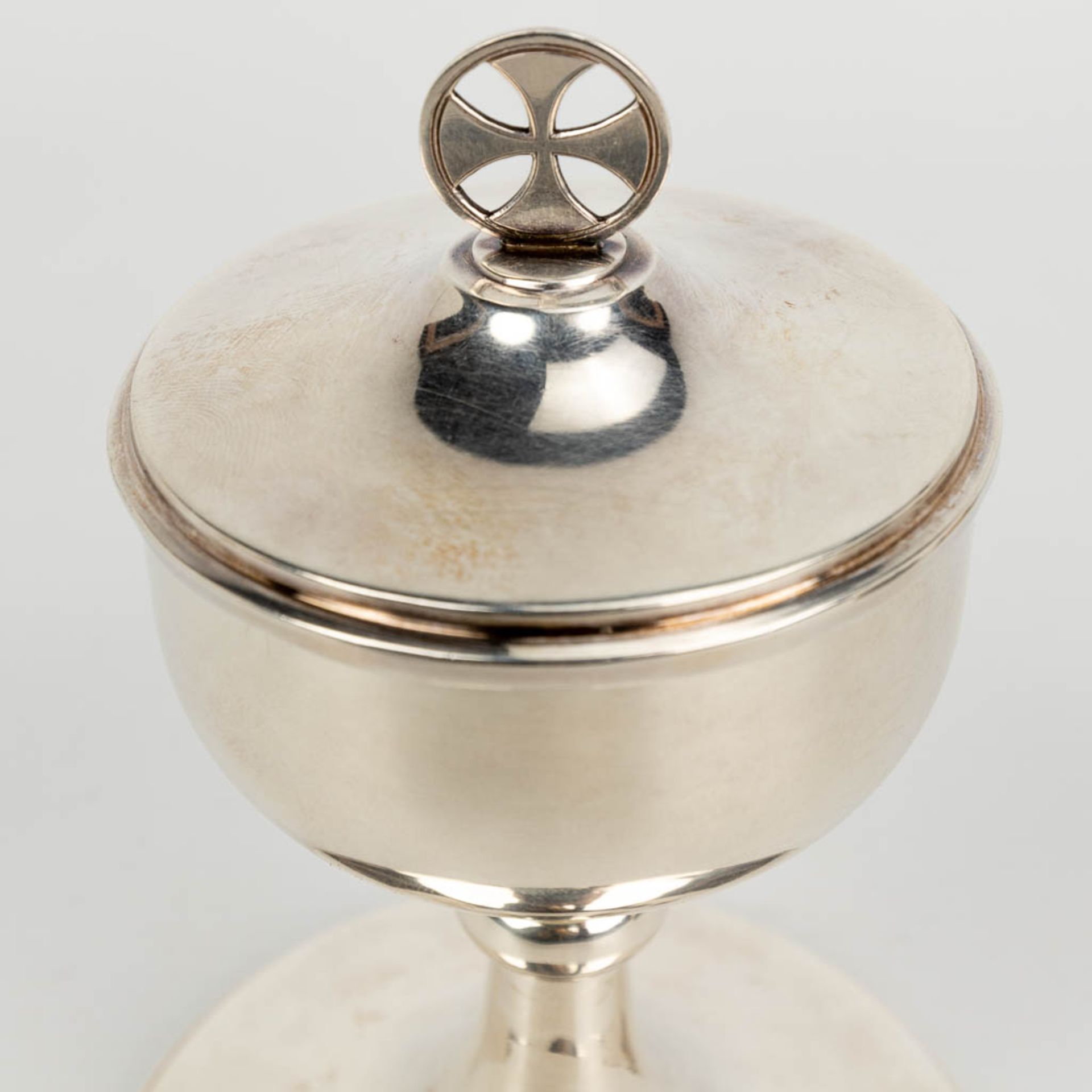 A collection of 5 silver-plated ciboria. (H:18cm) - Image 19 of 20