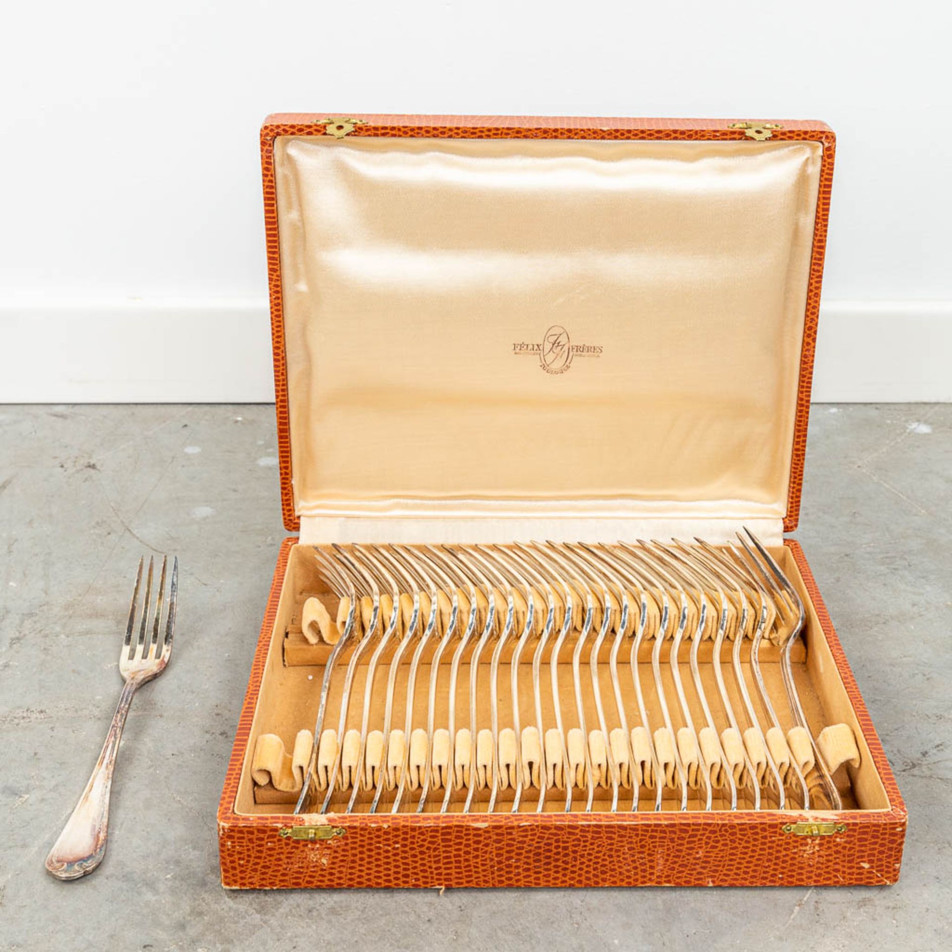 A 24-piece silver-plated cutlery in multiple boxes and marked Felix Frres. - Image 5 of 17