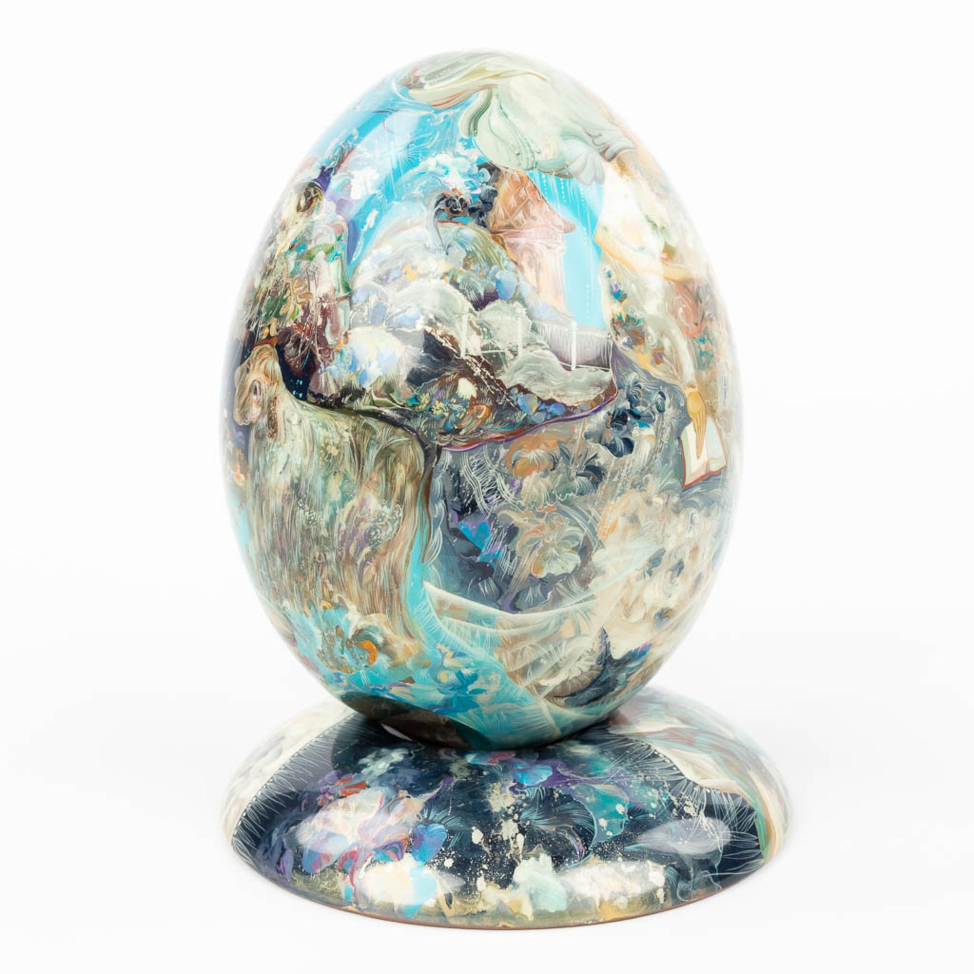 A hand-painted egg on a stand and made of Wood. Marked Stiva Goriachij, made in Russia. (H:17cm) - Image 12 of 15