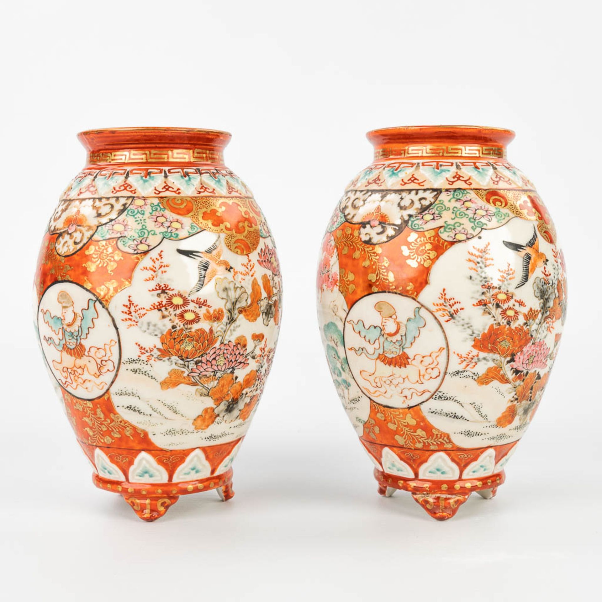 A pair of small vases made of stoneware with Kutani decor, made in Japan. (H:17cm) - Image 16 of 16