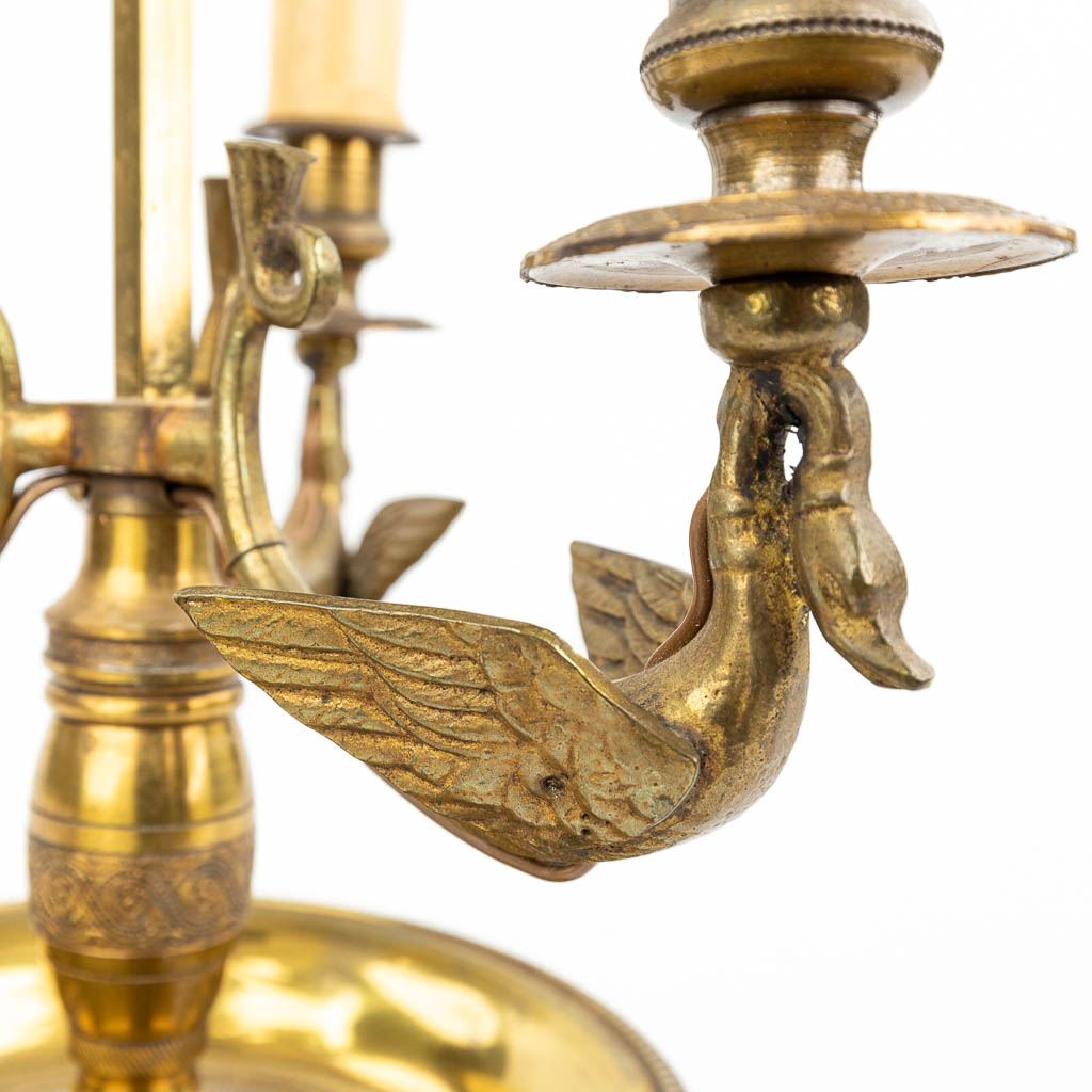 A table lamp made of bronze and decorated with swans in Empire style. (H:56cm) - Image 8 of 11