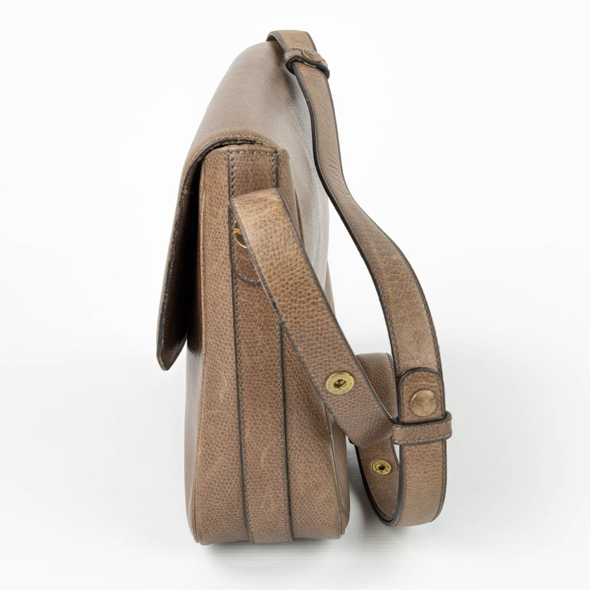 A handbag made of brown leather and marked Delvaux. (H:22cm) - Image 3 of 14