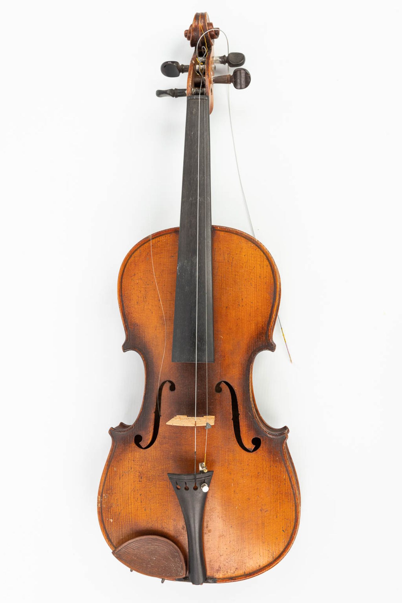 A collection of 3 musical instruments: 2 mandolines and a violin, after a model made by Stradivarius - Image 28 of 56