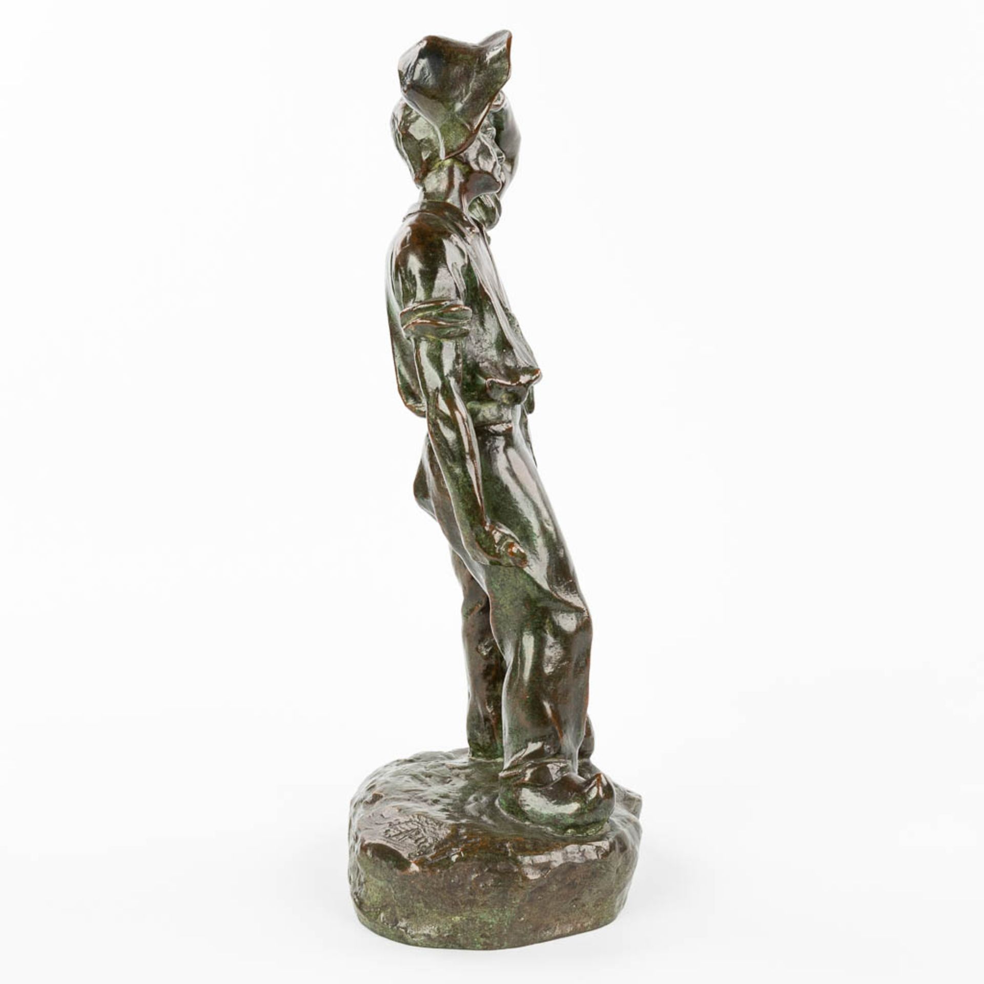 Arthur PUYT (1873-1955) 'Man with the hat', patinated bronze. (H:40cm) - Image 5 of 10