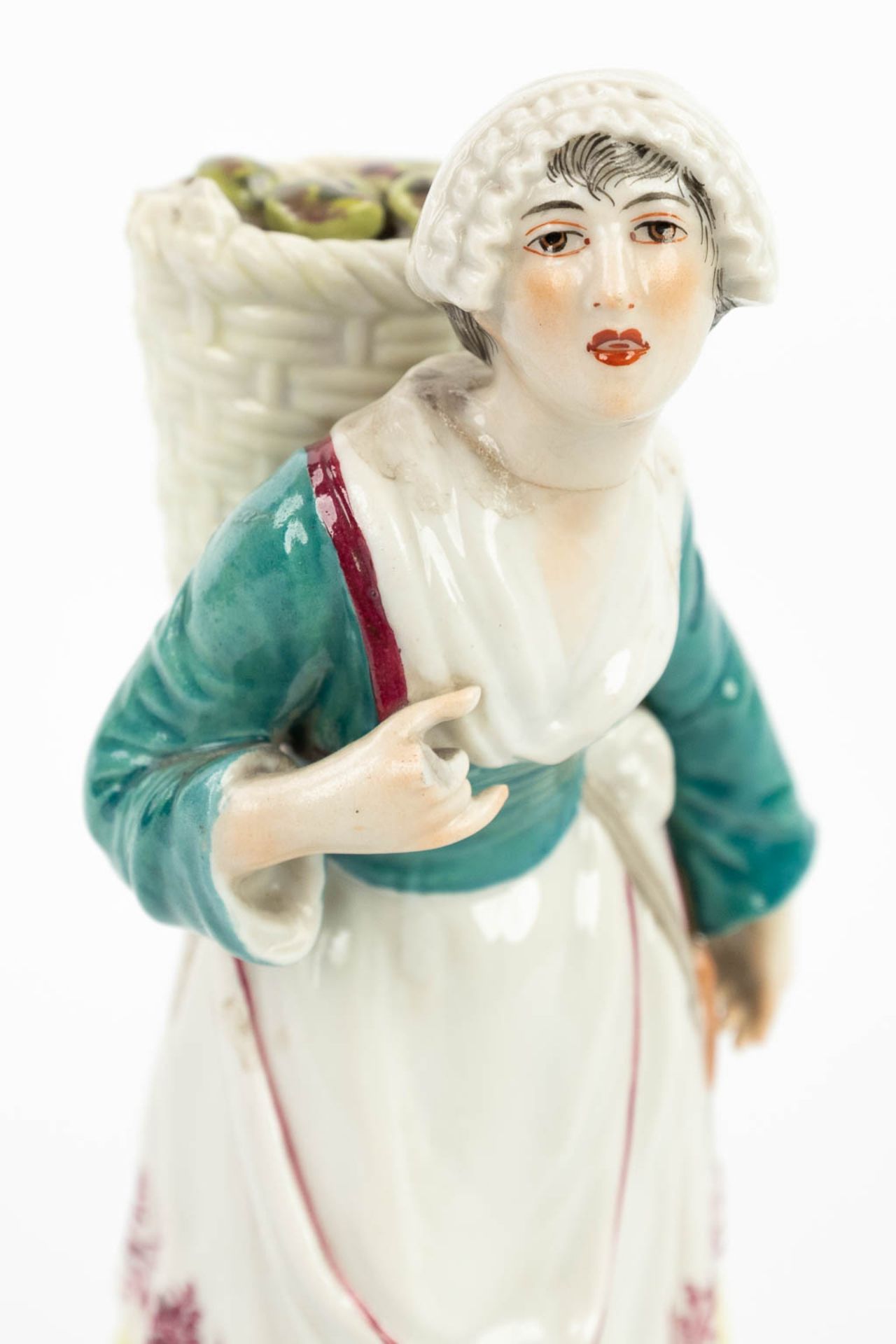 A pair of statues made of porcelain made in Germany and marked Ludwigsburg. (H:18cm) - Image 11 of 16