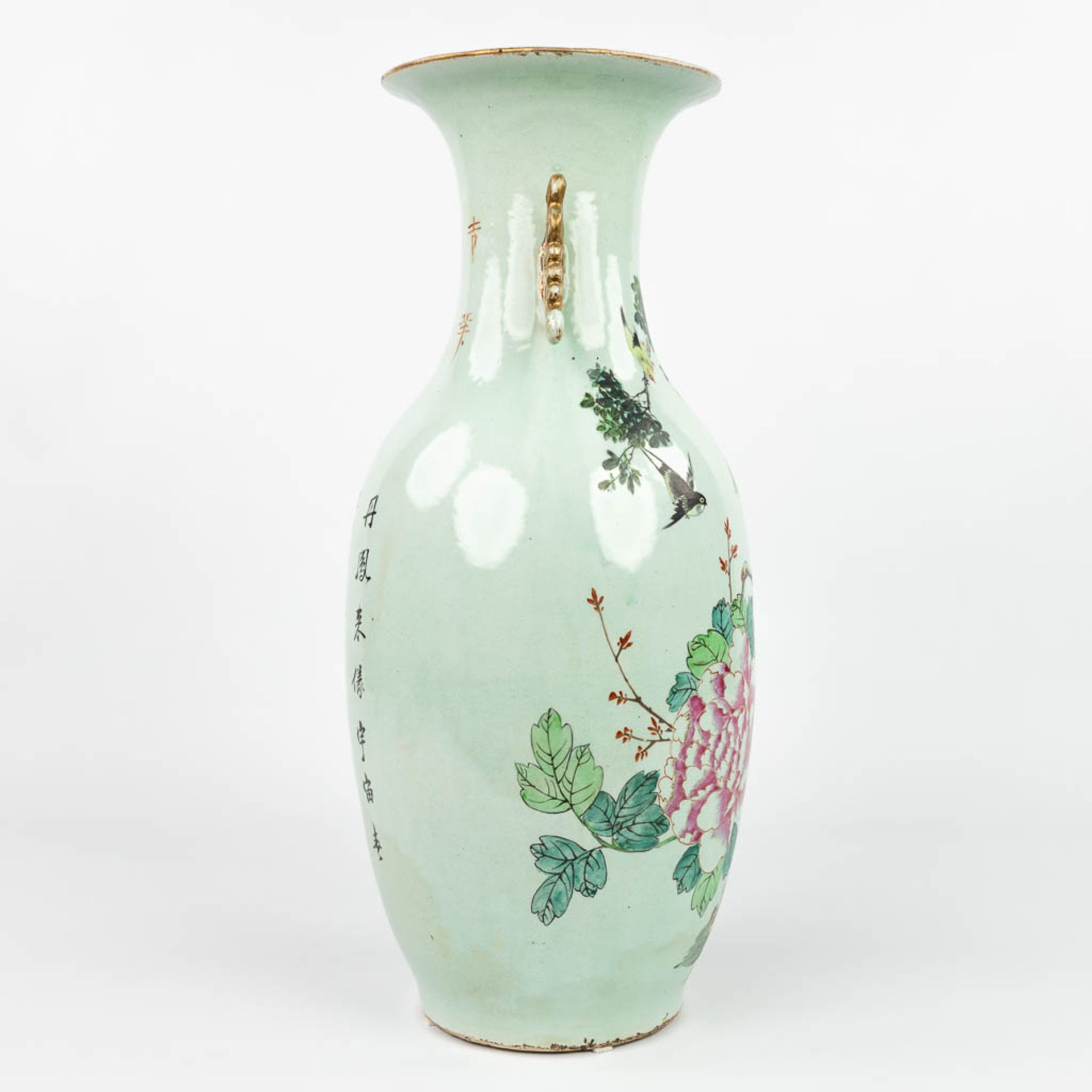 A Chinese vase made of porcelain and decorated with birds. (H:57cm) - Image 3 of 16