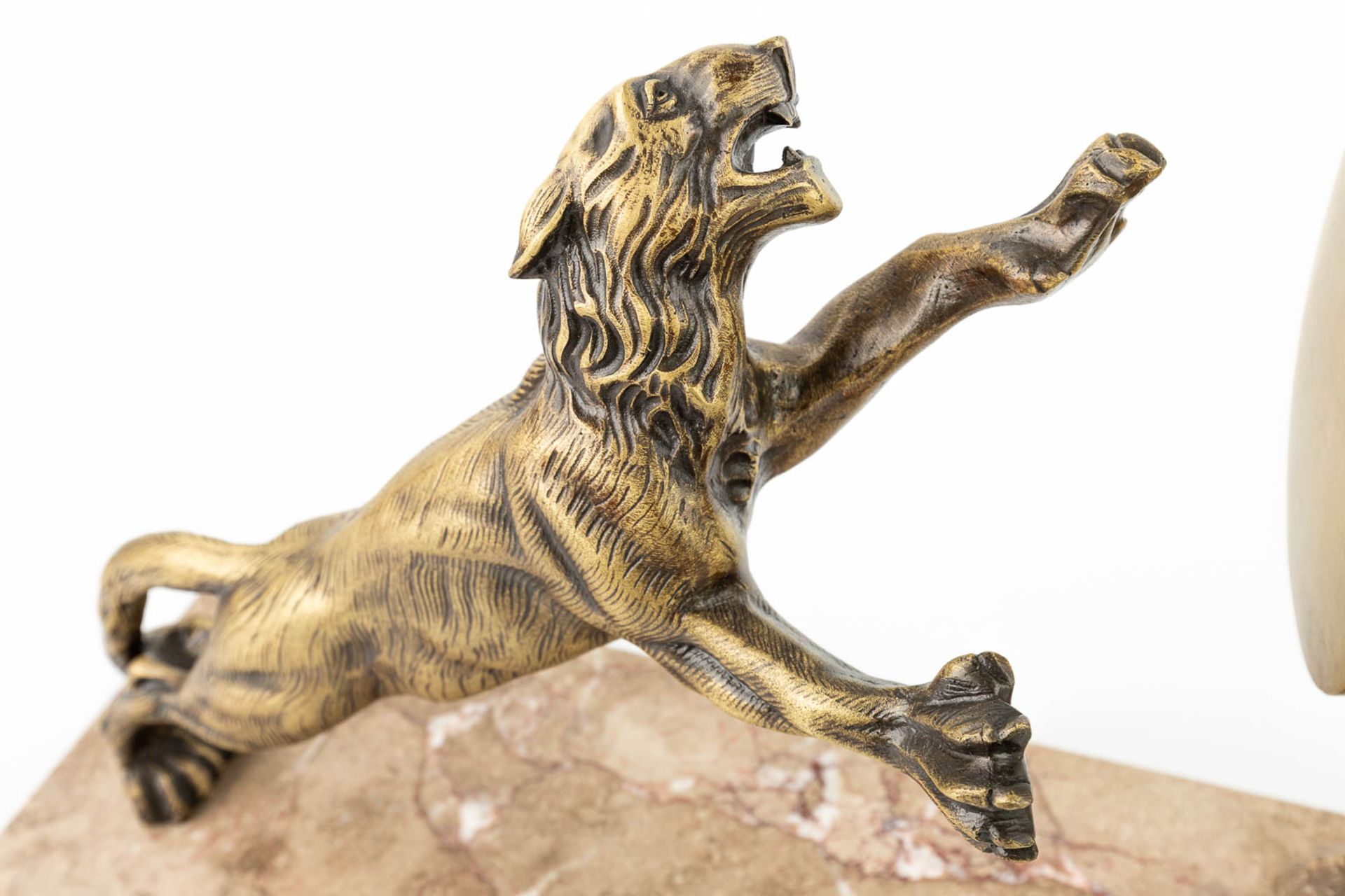R. TUBACK (XIX-XX) 'Hunter with lion' an art deco statue made of bronze and mounted on a marble base - Image 7 of 11