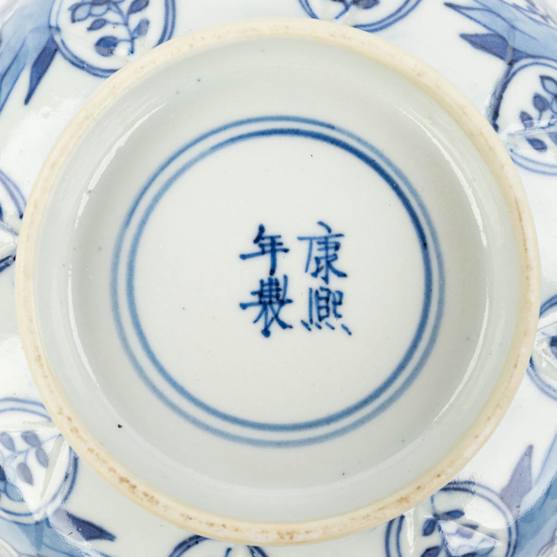 A pair of Chinese bowls made of porcelain with blue-white flower decor and marked Kangxi. (H:7,2cm) - Image 8 of 13