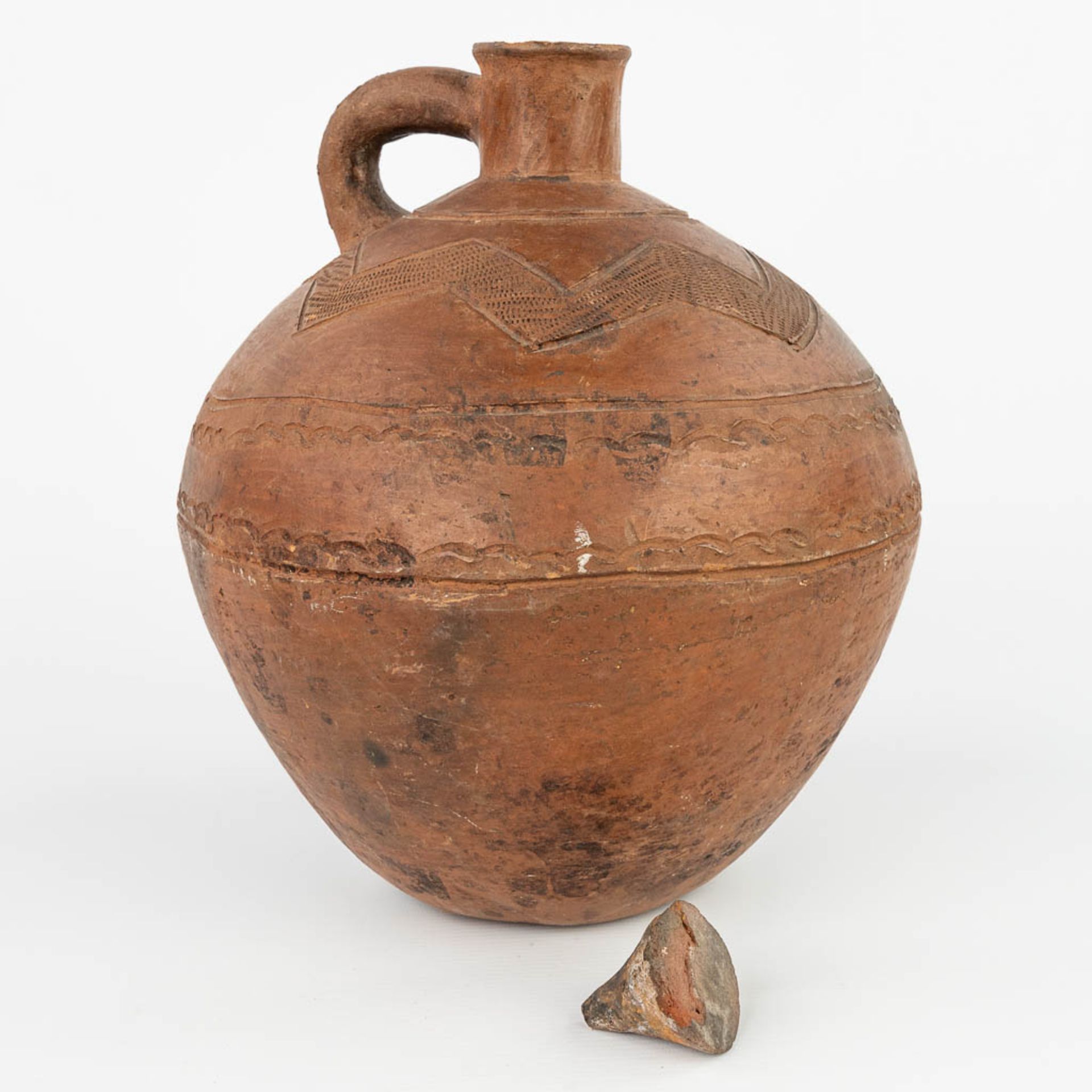 An antique jug with the original stopper made of terracotta finished with sgraffito decor. (H:32cm) - Image 3 of 12