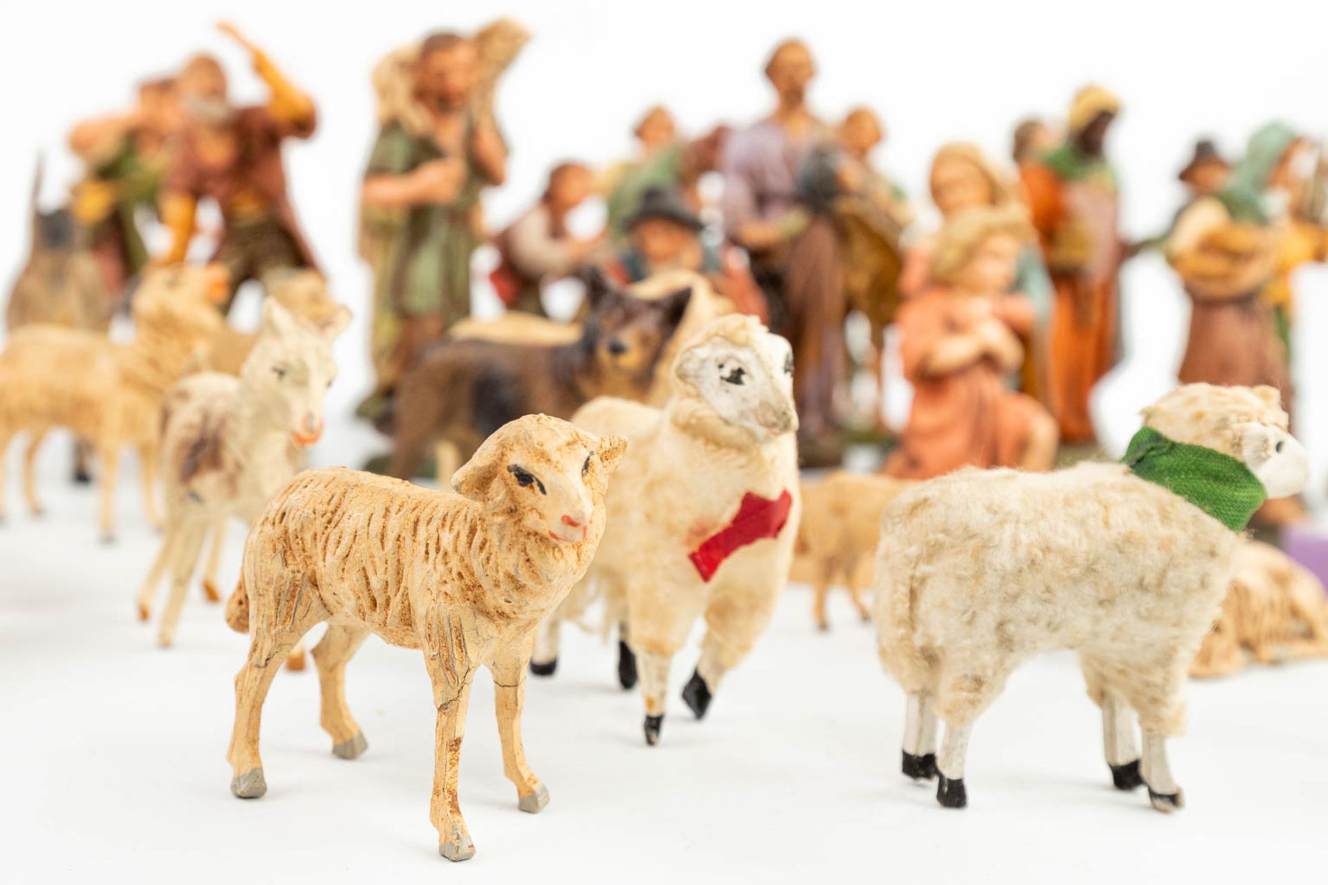 A large and extended Nativity scene with figurines and animals made of papier maché. - Image 3 of 20