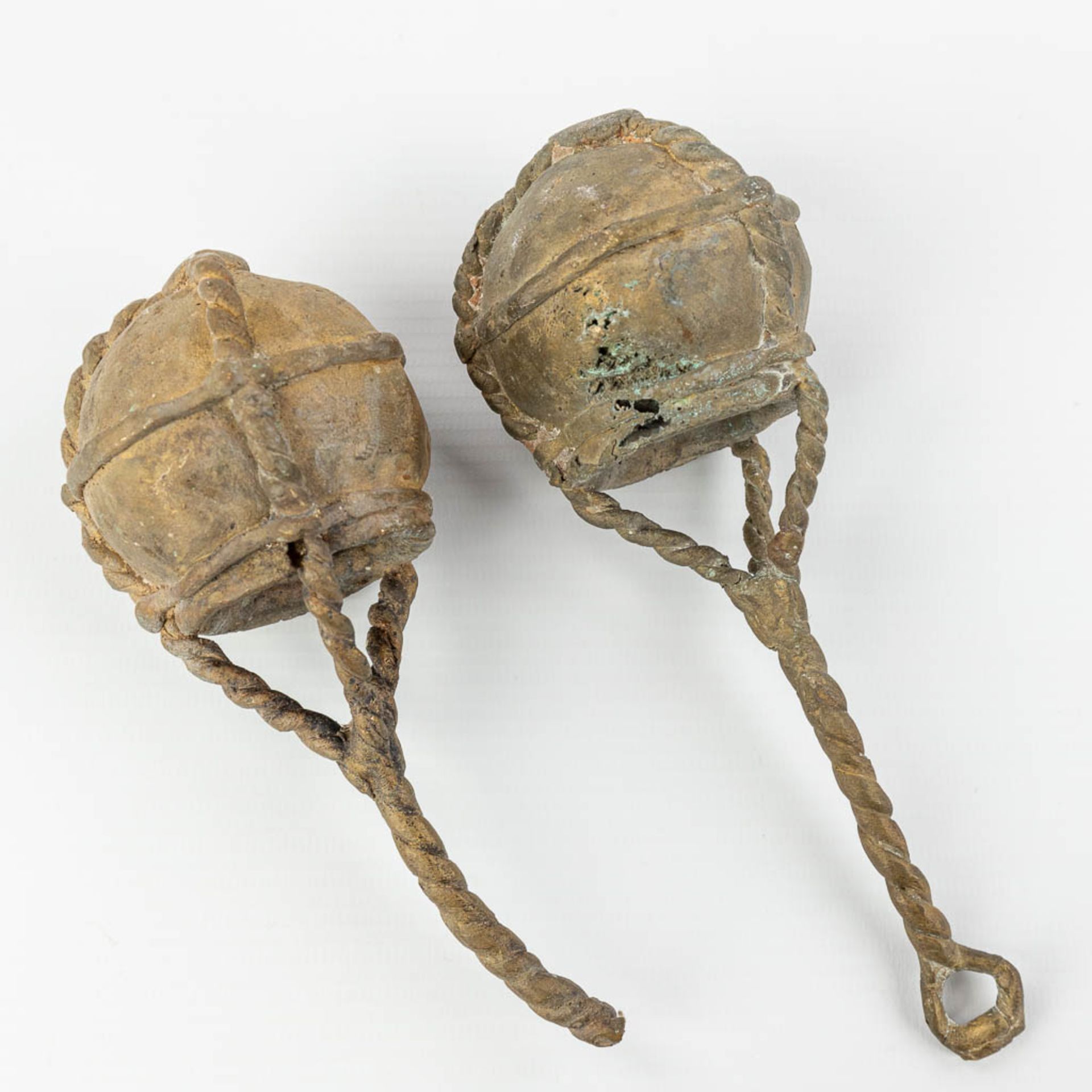 A set of 2 bronze statues of Asian figurines with baskets. (H:36cm) - Image 11 of 11
