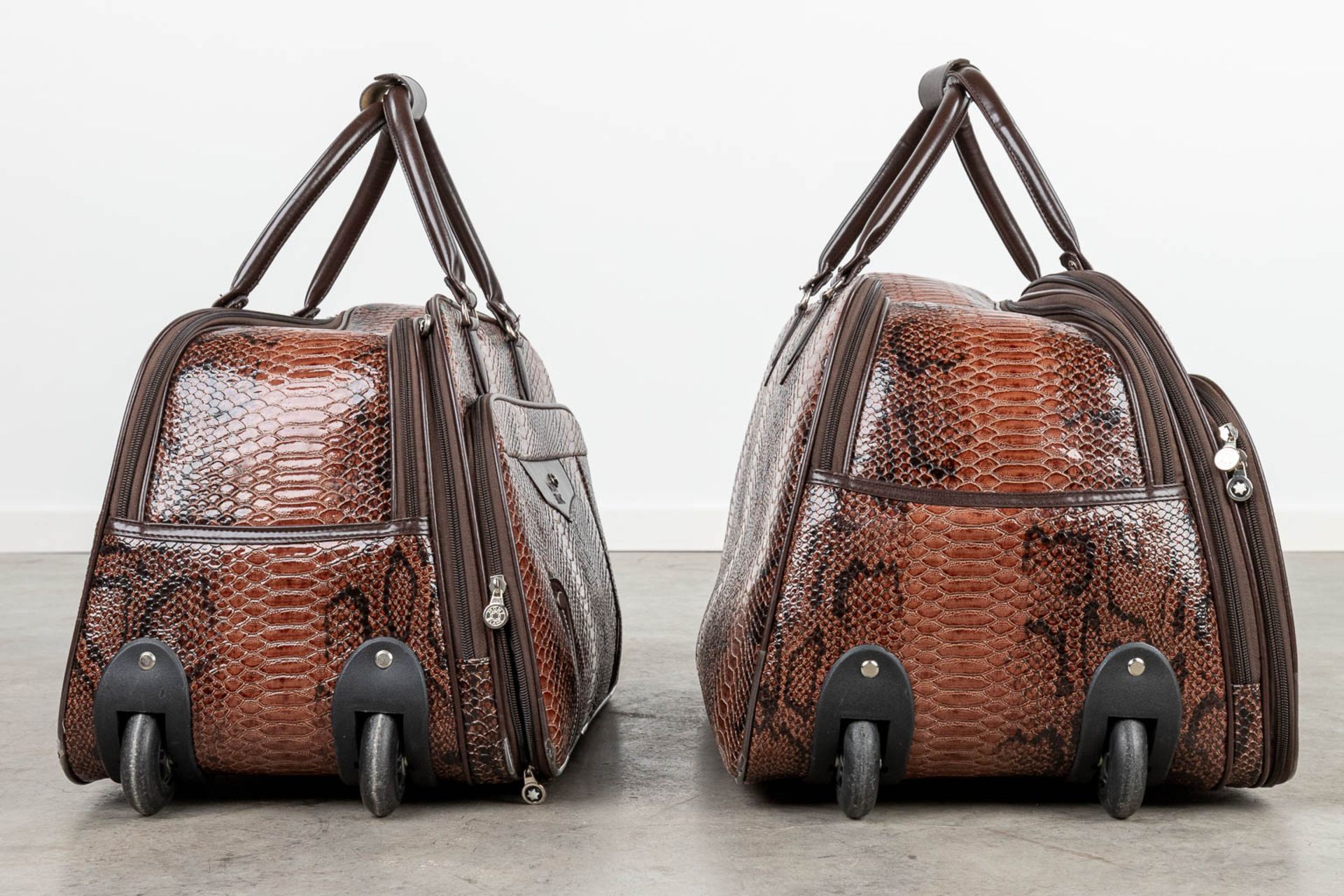 A set of 2 travel bags made of leather by Montblanc. (H:34cm) - Image 19 of 19