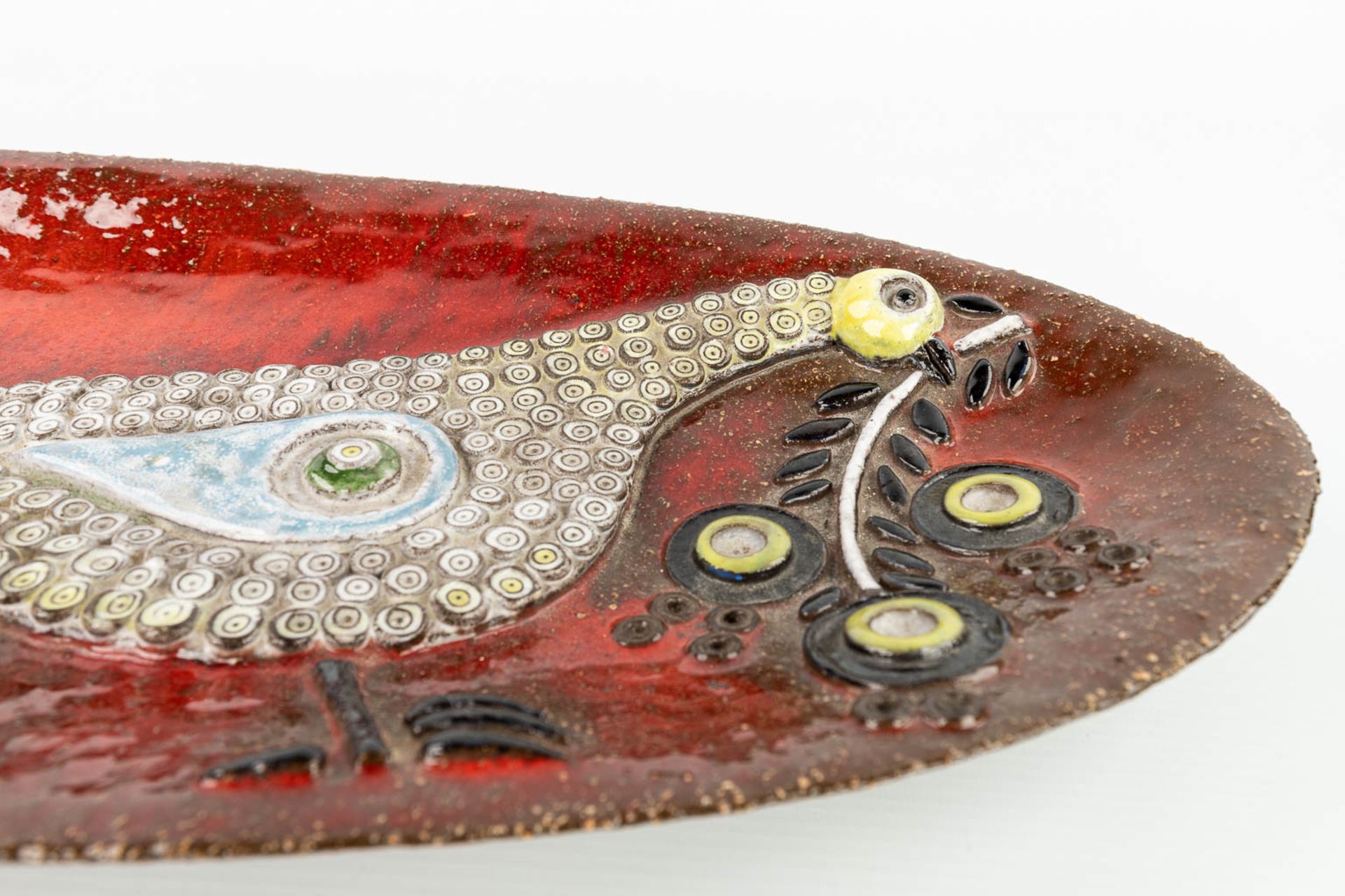 Claire LAMBERT (1936) a large bowl made of glazed ceramics and decorated with a peacock. Dour, Belgi - Image 7 of 13