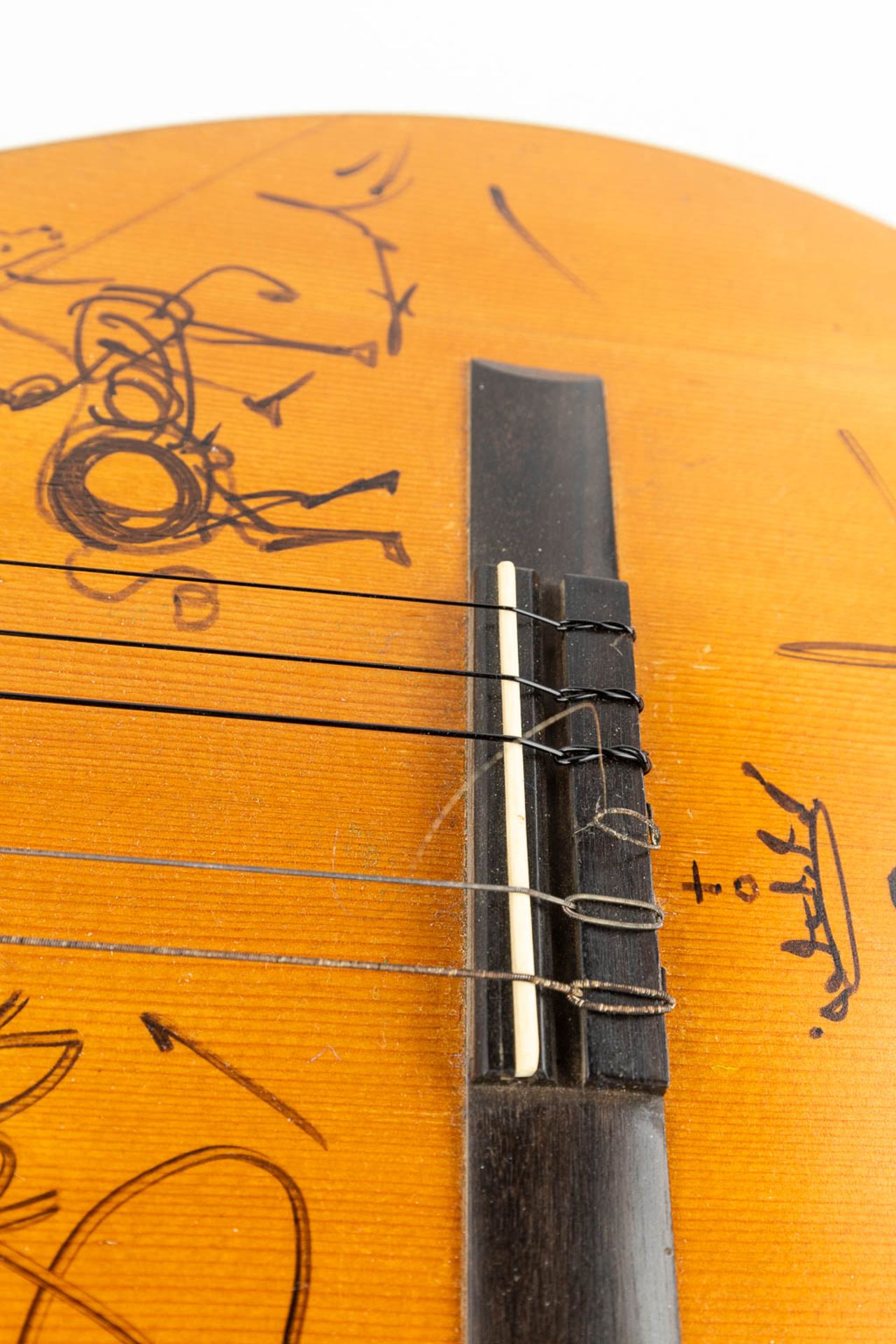Salvador DALI (1904-1989) a signed guitar dated 1971. (H:99cm) - Image 16 of 42