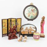 An assembled collection of Chinese items made of hardwood, porcelain of Chinese origin. (H:36cm)