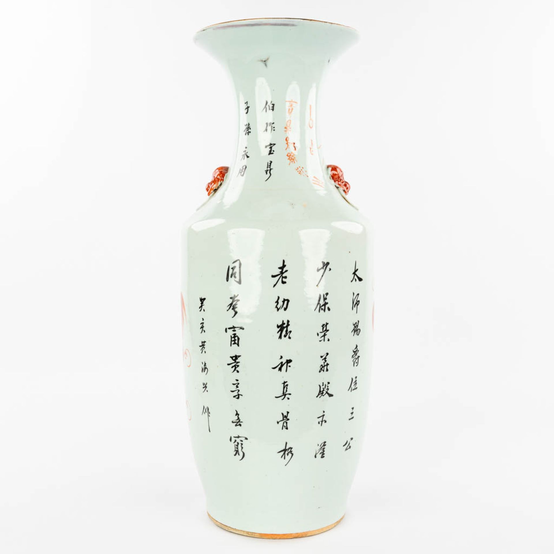 A Chinese vase made of porcelain and decorated with a red foo dog. (H:59cm) - Image 3 of 14