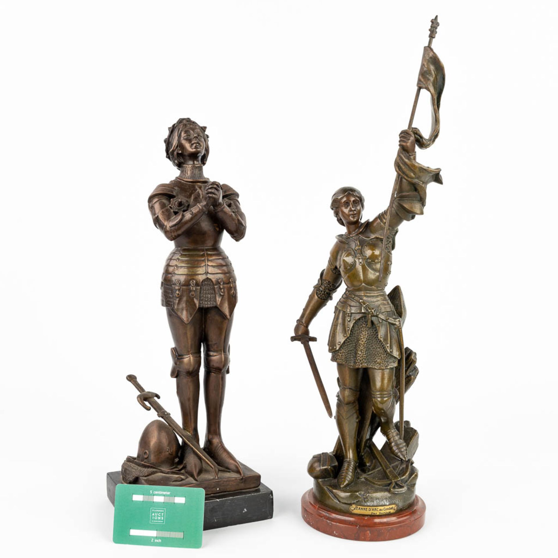 A collection of 2 statues of Jeanne D'arc made of spelter and bronze. (H:50cm) - Image 8 of 12