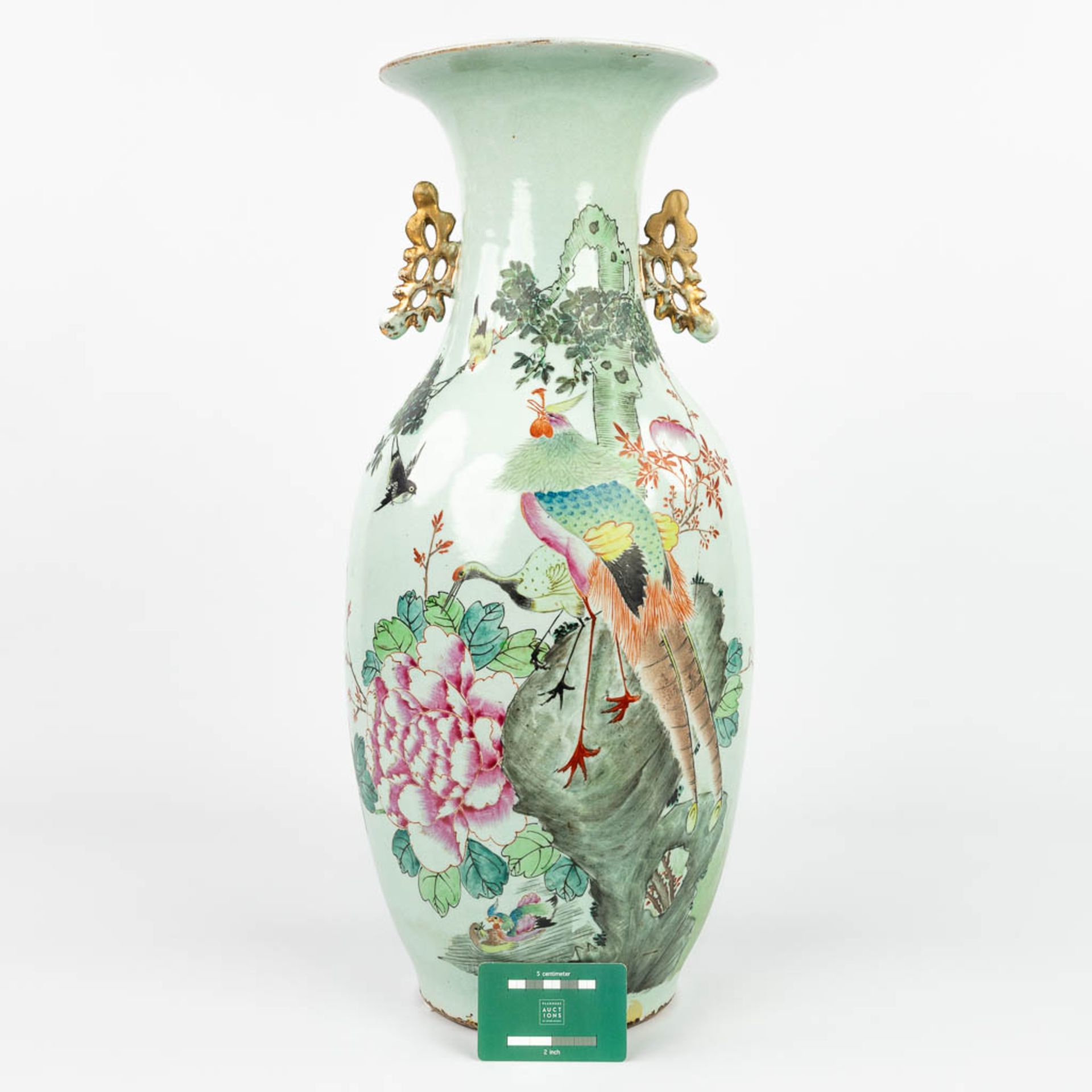 A Chinese vase made of porcelain and decorated with birds. (H:57cm) - Image 5 of 16