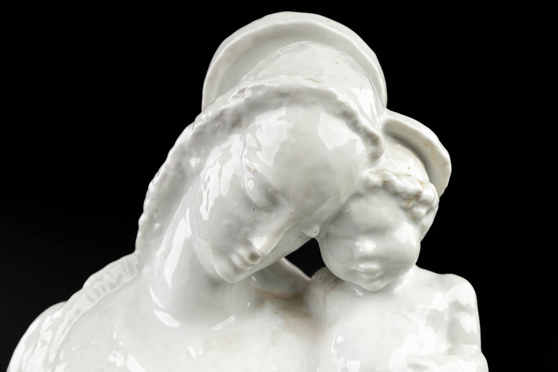 A large porcelain figurine of Madonna with Child marked Rosenthal and made in Germany. (H:71cm) - Image 11 of 12