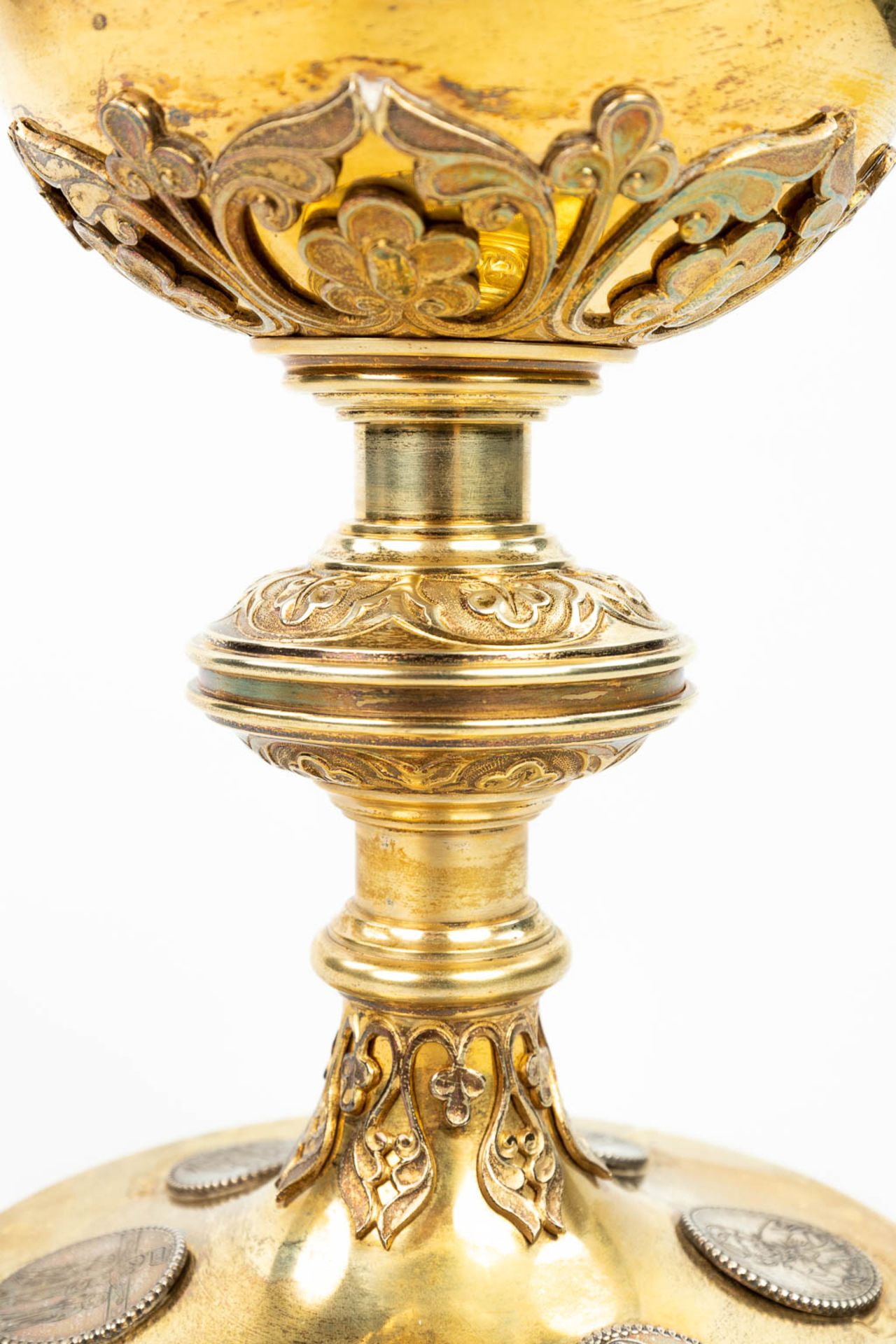 A neoroman chalice made of silver with images of holy figurines. (H:20cm) - Image 13 of 23