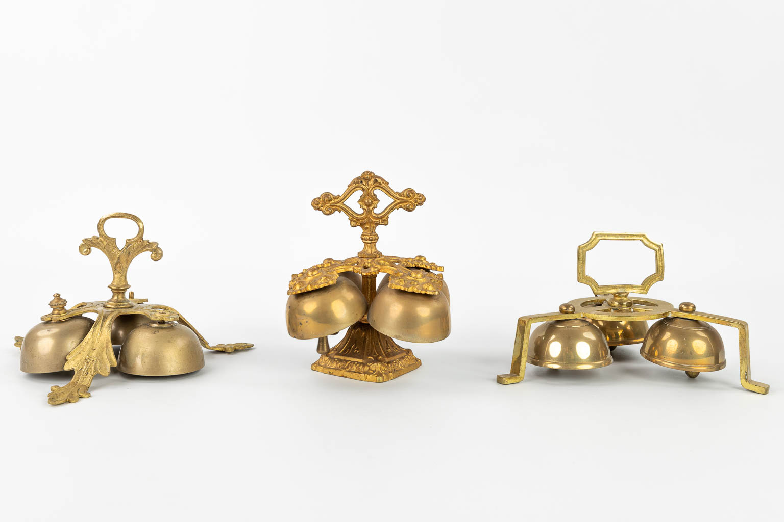 An assembled collection of 5 Altar Bells, made of various metal types. (H:15cm) - Image 3 of 8