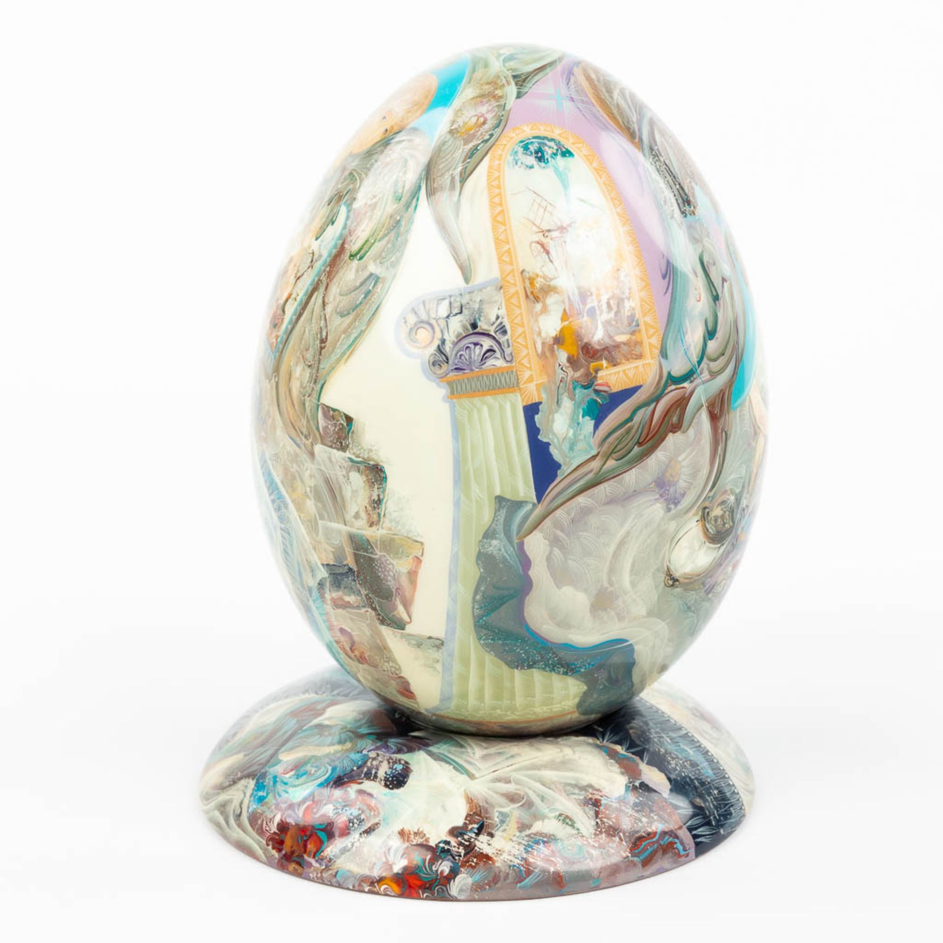 A hand-painted egg on a stand and made of Wood. Marked Stiva Goriachij, made in Russia. (H:17cm) - Image 2 of 15